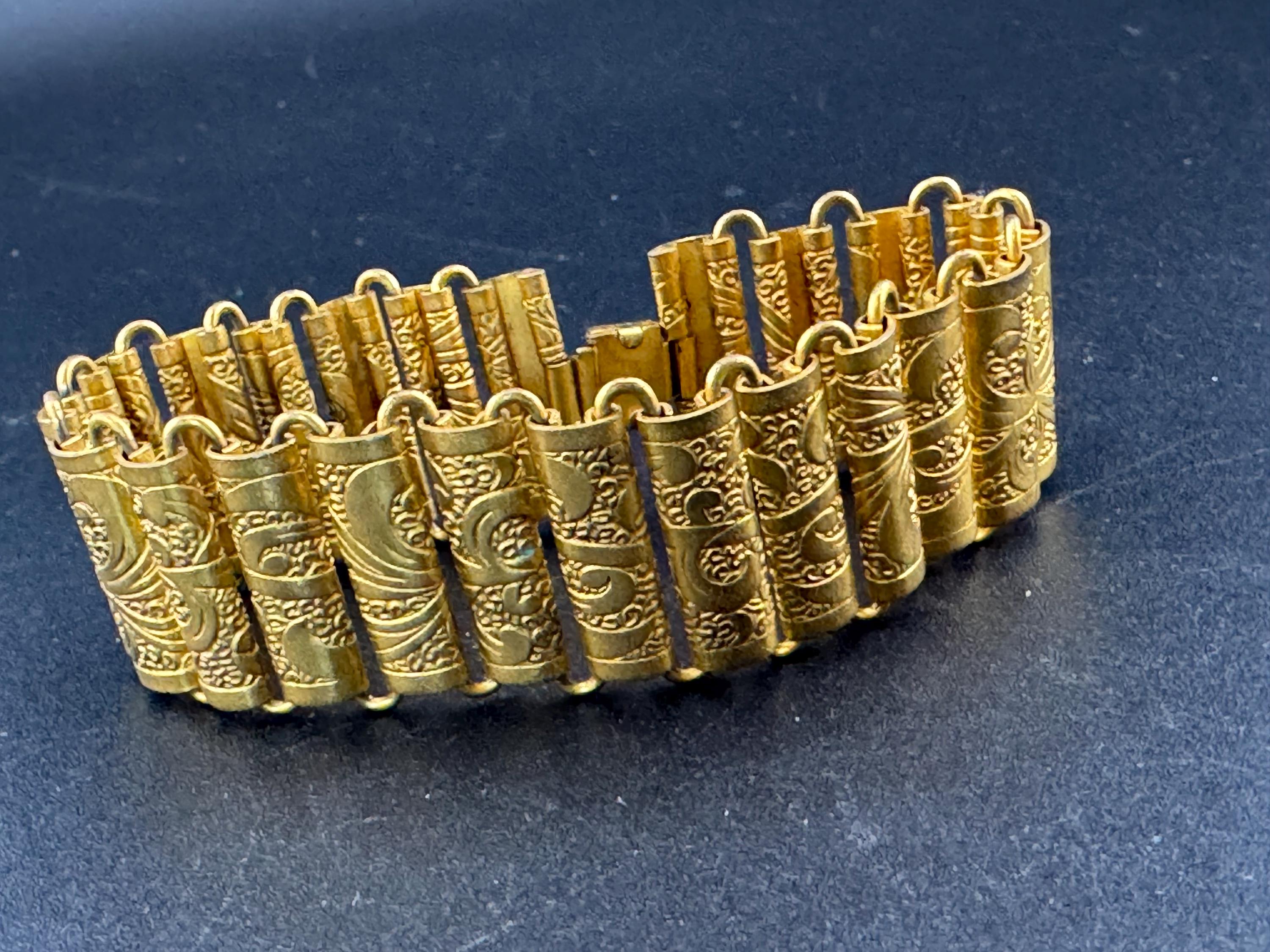Antique 1930s Gold Tone Brass Cuff Bracelet - Petite Fit