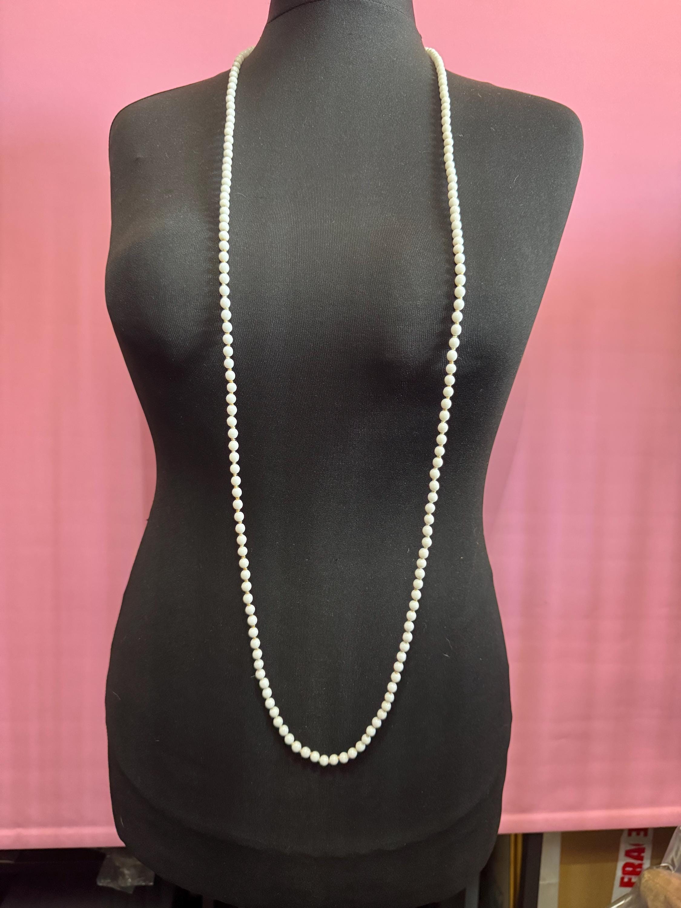 Vintage White milk glass round beaded flapper length long necklace 140cm