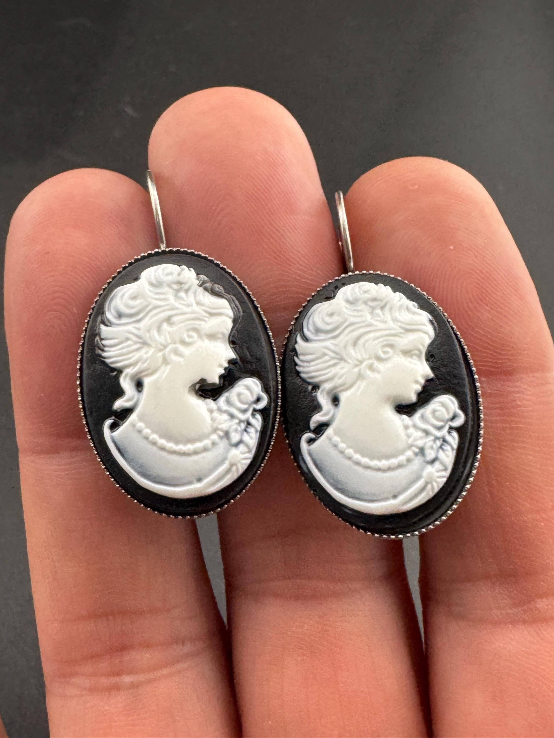 Vintage style handmade black and white cameo brooch with antique silver tone ornate frame