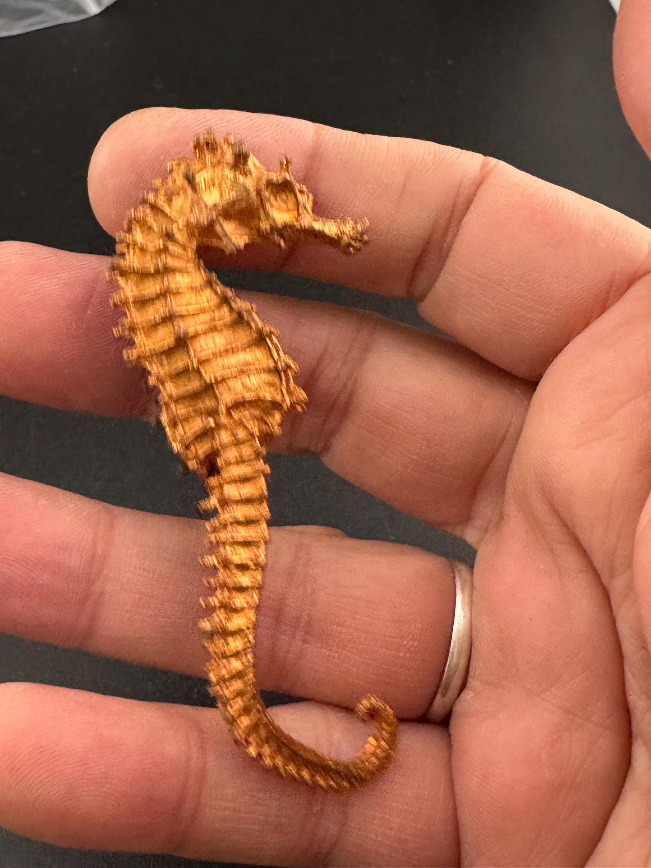 Vintage 7cm copper tone highly detailed metal seahorse brooch, nautical marine style