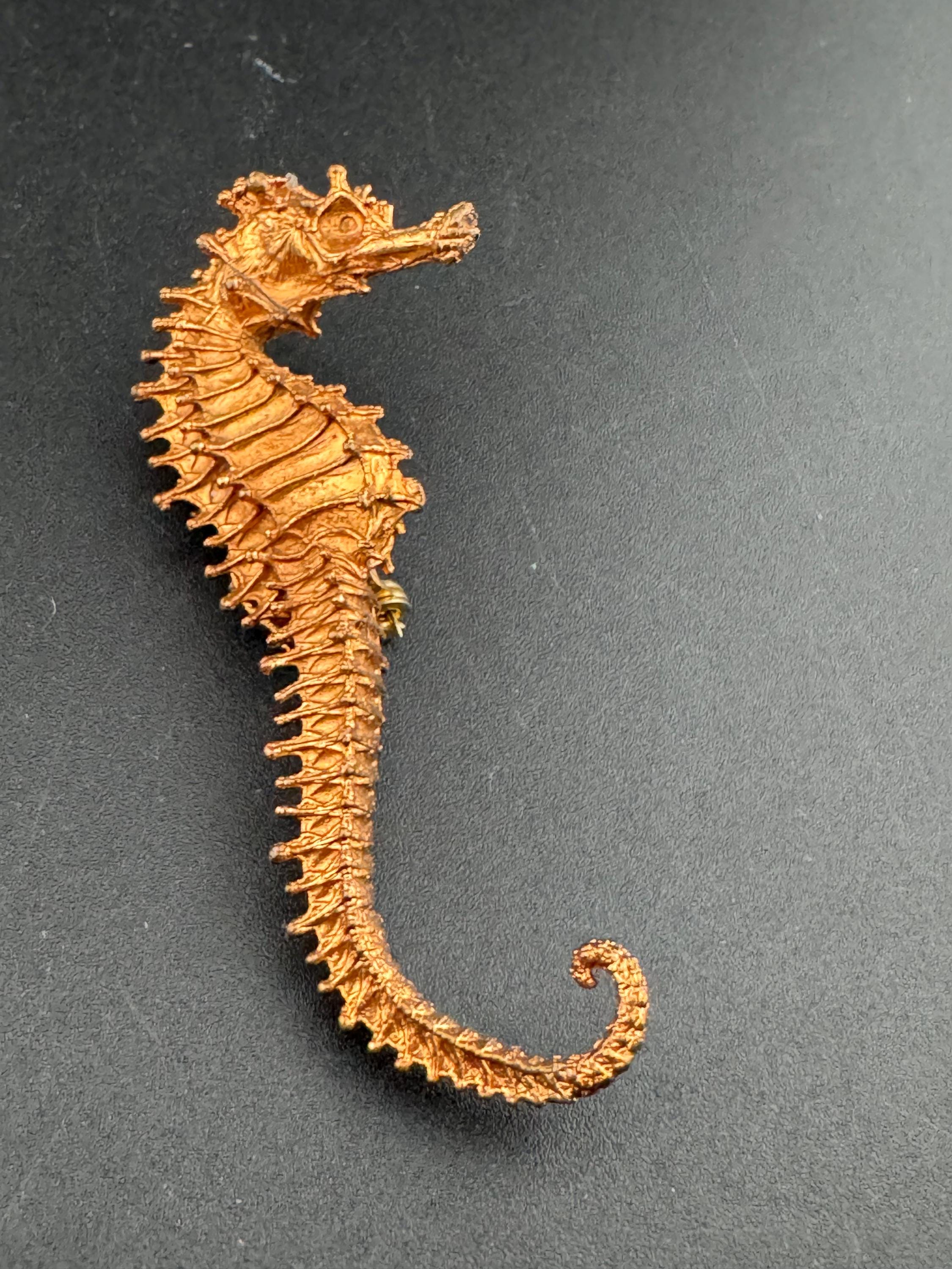 Vintage 7cm copper tone highly detailed metal seahorse brooch, nautical marine style