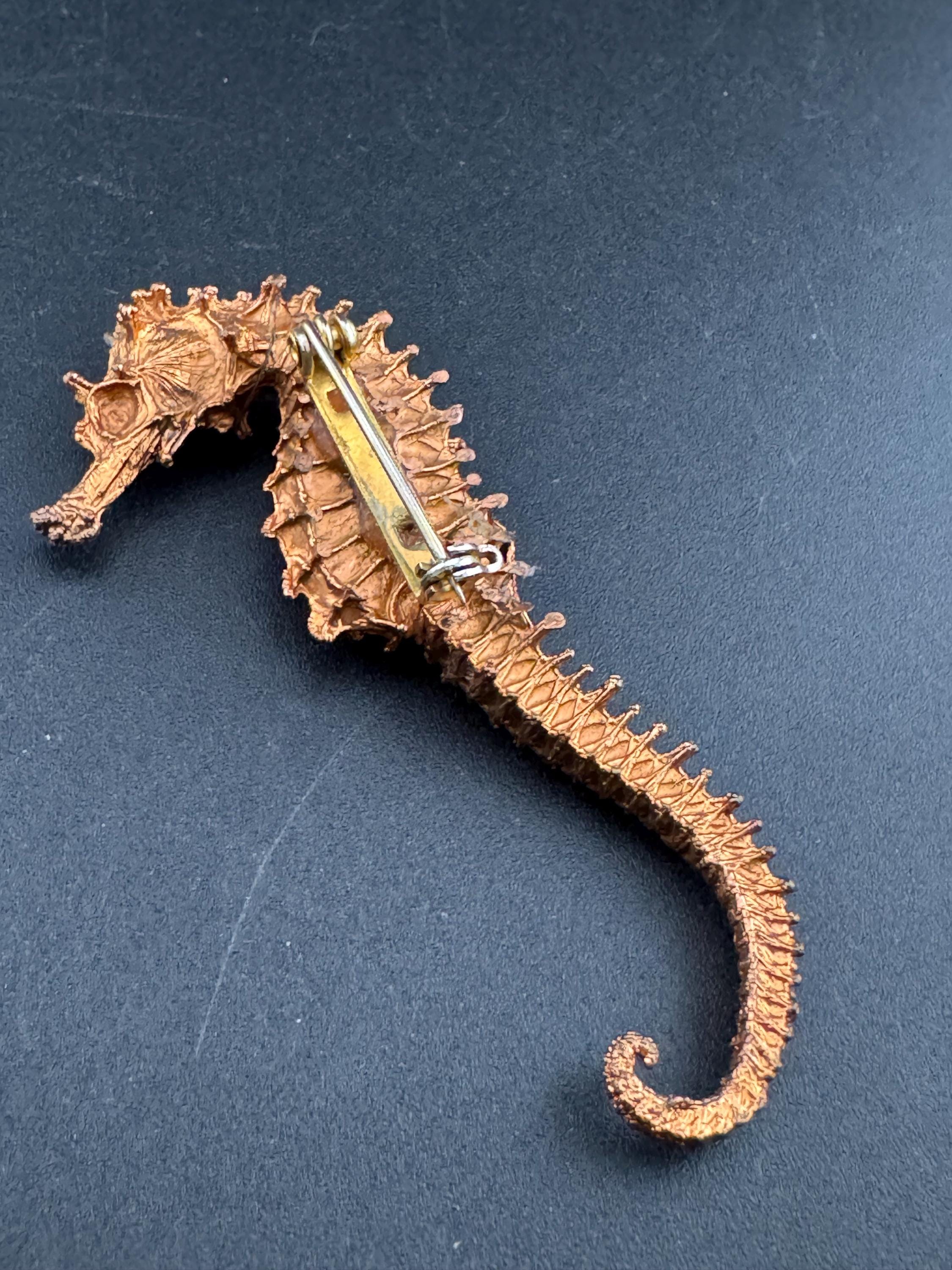 Vintage 7cm copper tone highly detailed metal seahorse brooch, nautical marine style