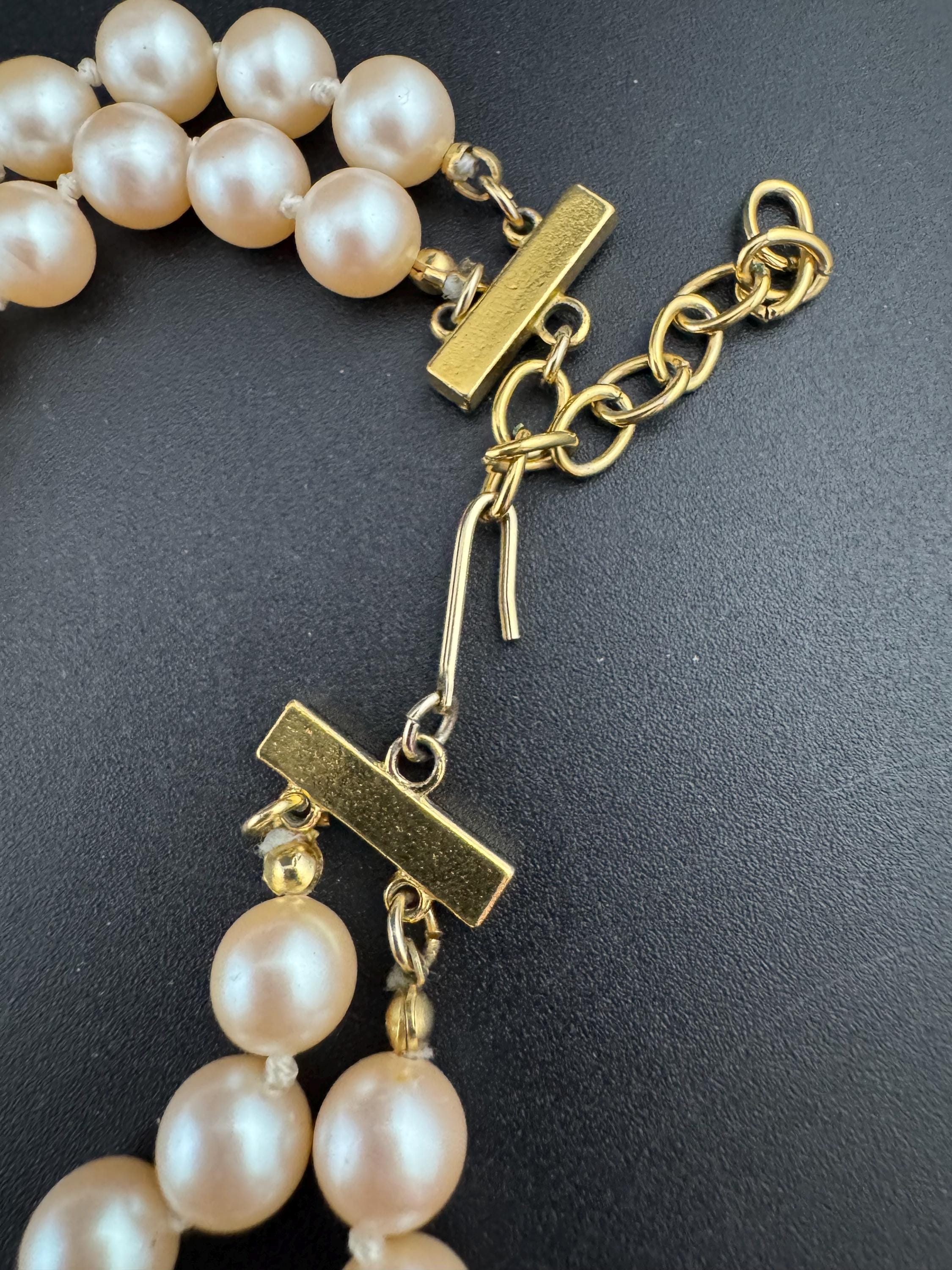 Signed RICHELIEU high end vintage gold tone choker necklace faux glass pearl and black cabochon detail 1980s 1990s