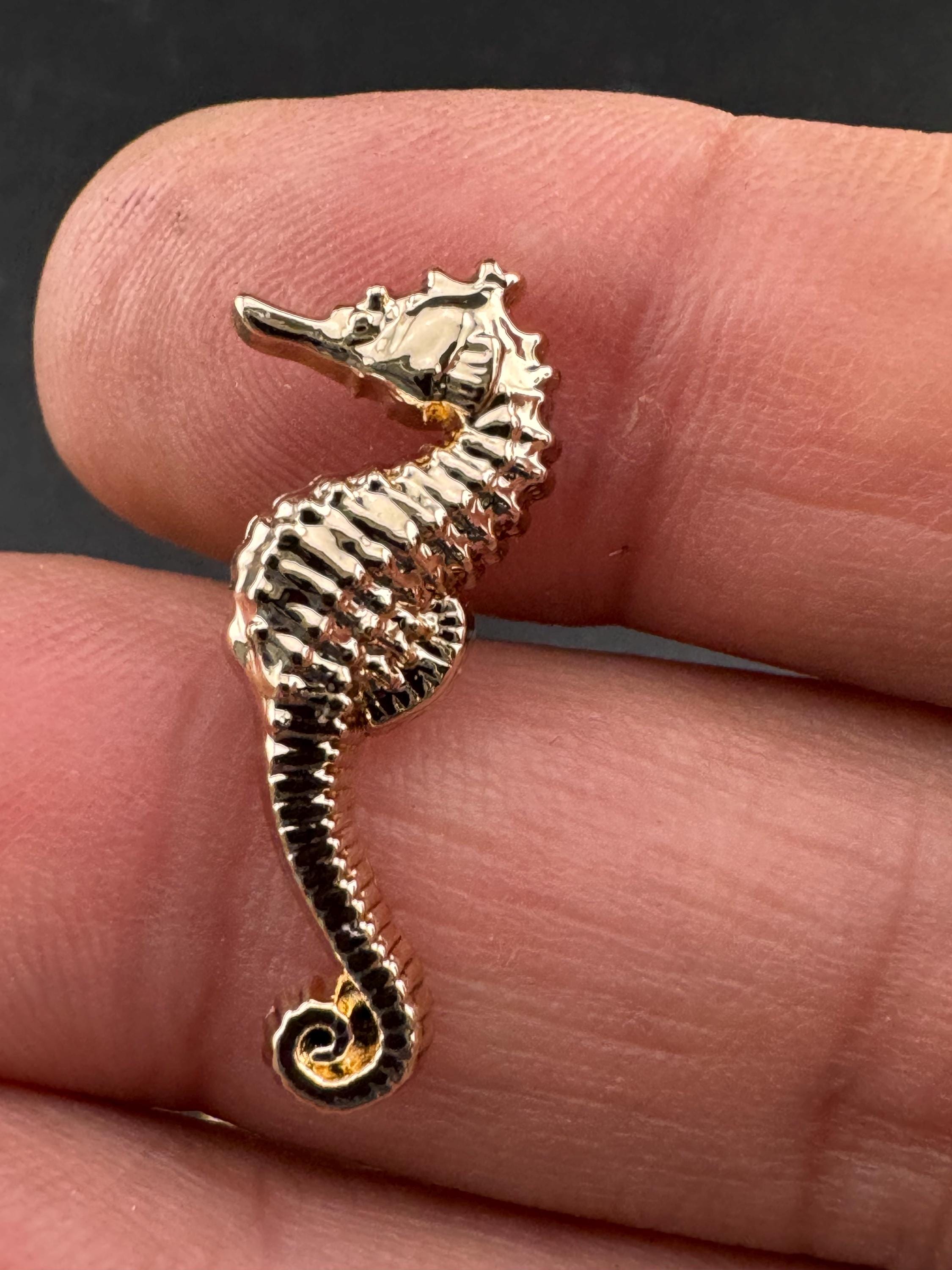Pack of 5 pieces 30mm gold tone seahorse buttons with metal shank nautical style