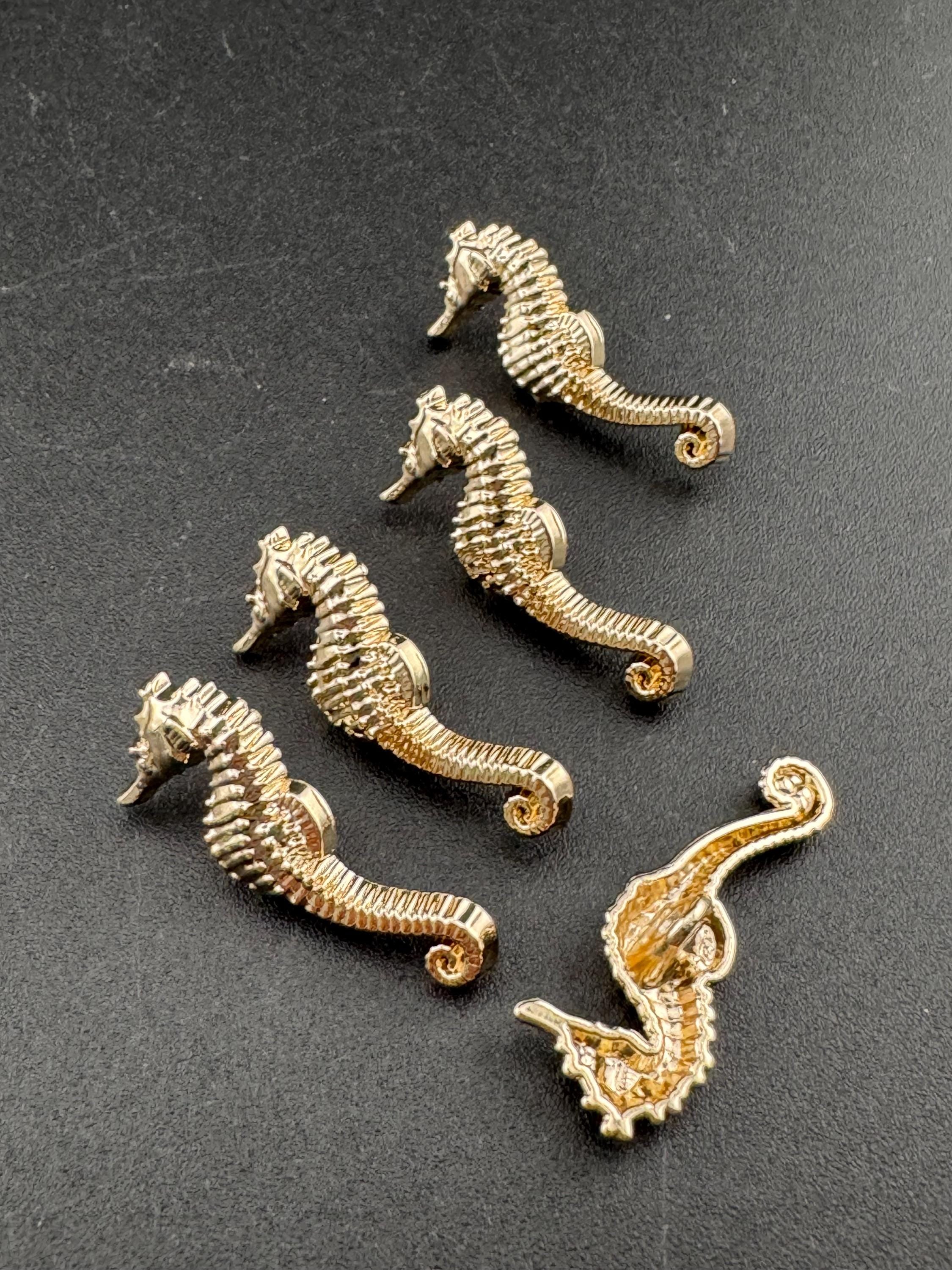 Pack of 5 pieces 30mm gold tone seahorse buttons with metal shank nautical style
