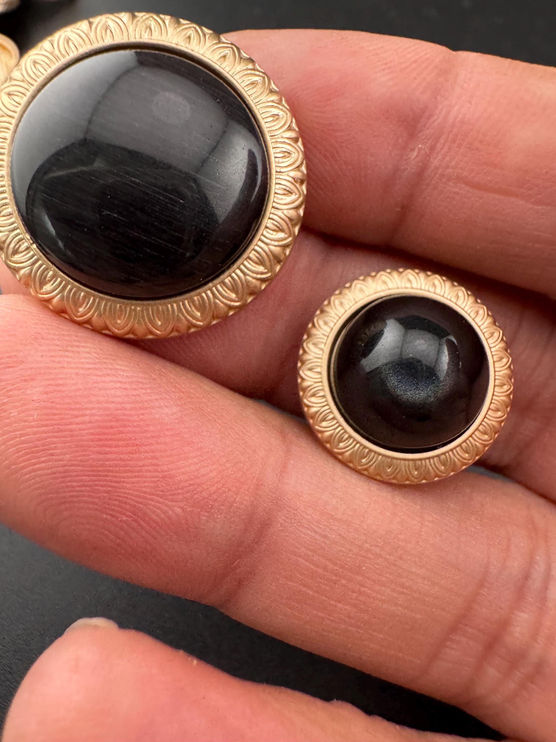 5 Black Acrylic Buttons: Gold Metal Shank, 18mm/25mm