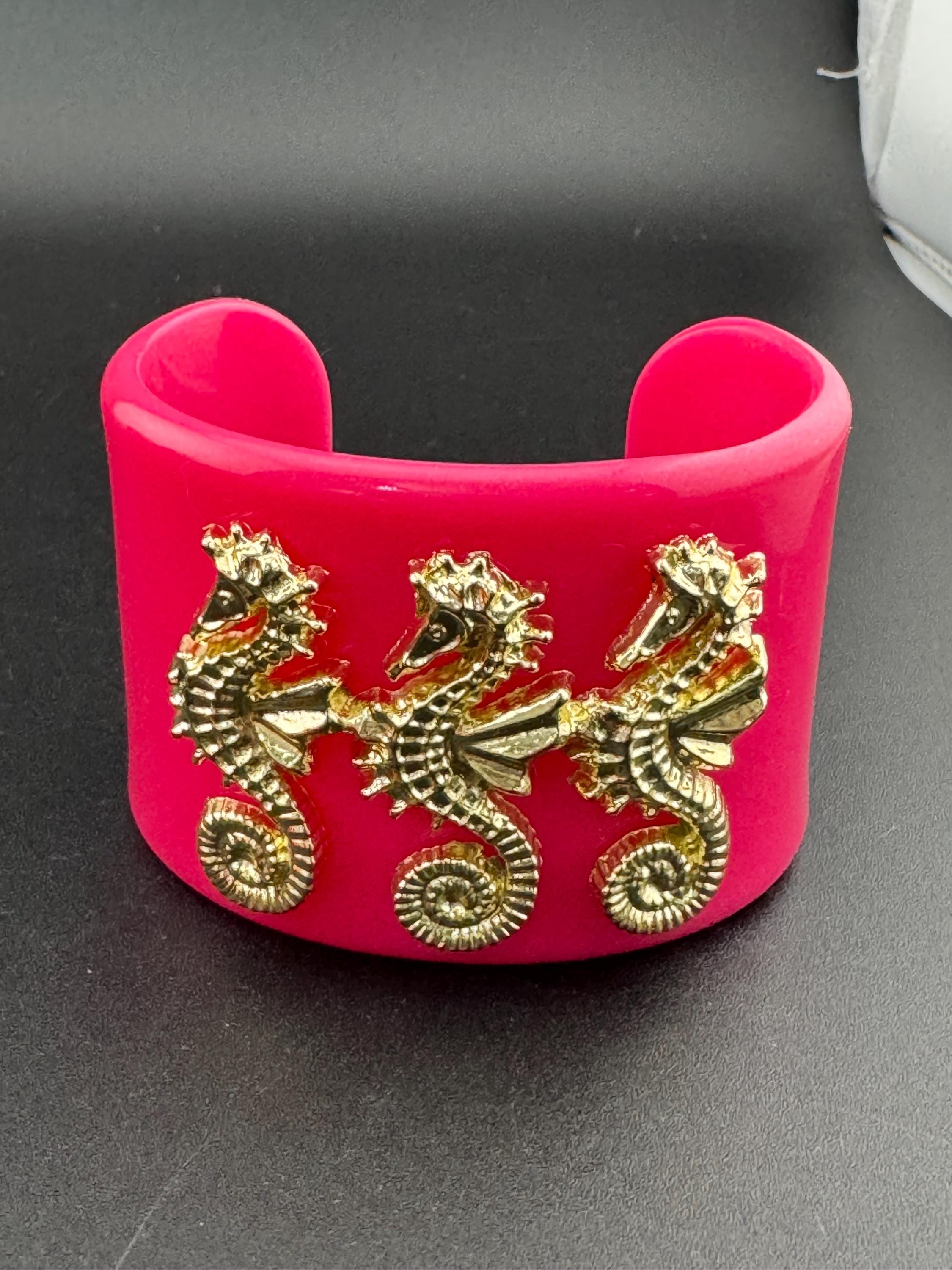 Retro Nautical Acrylic Cuff Bangle: Seashell, Seahorse, Ships Wheel