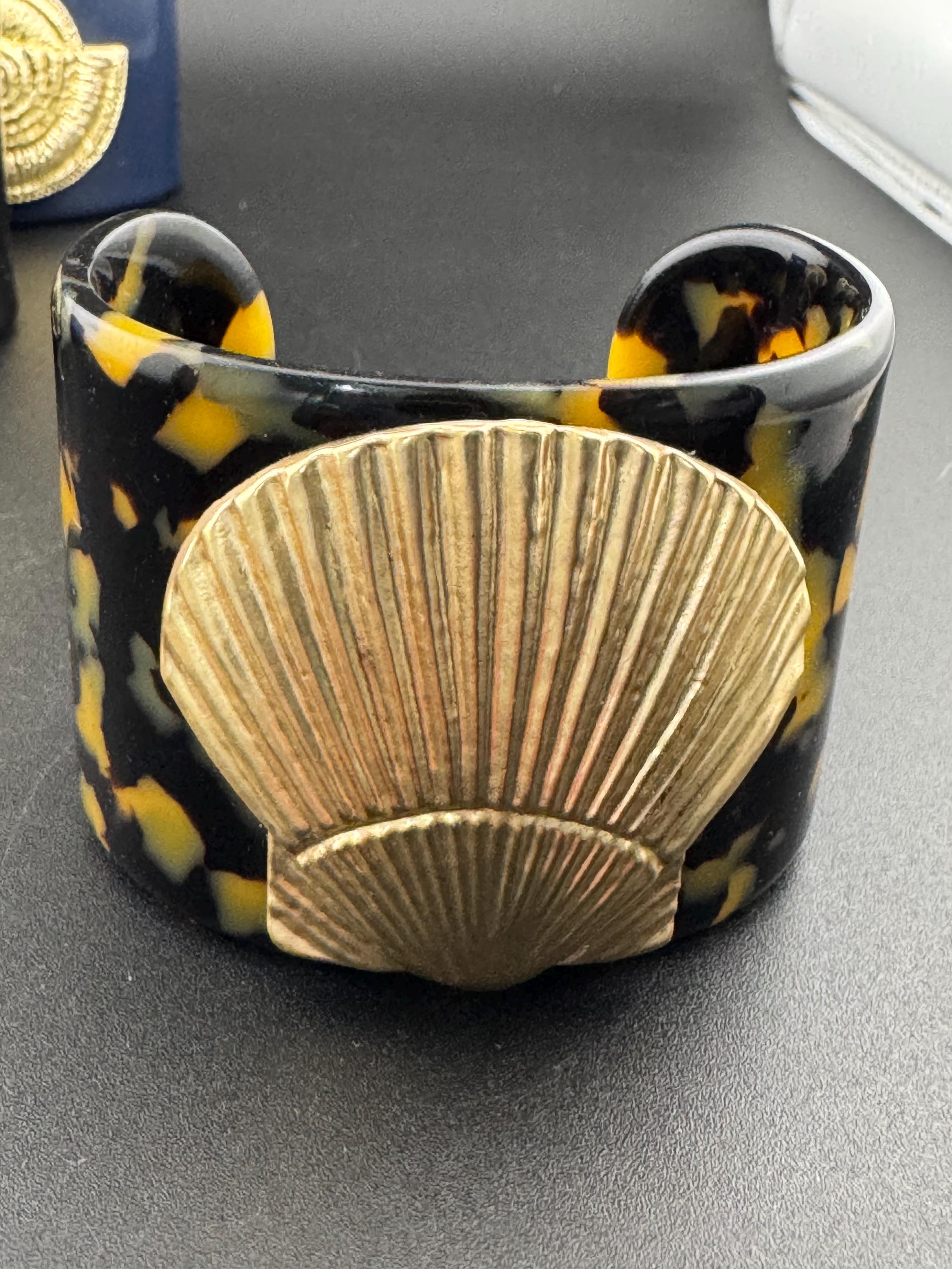 Retro Nautical Acrylic Cuff Bangle: Seashell, Seahorse, Ships Wheel