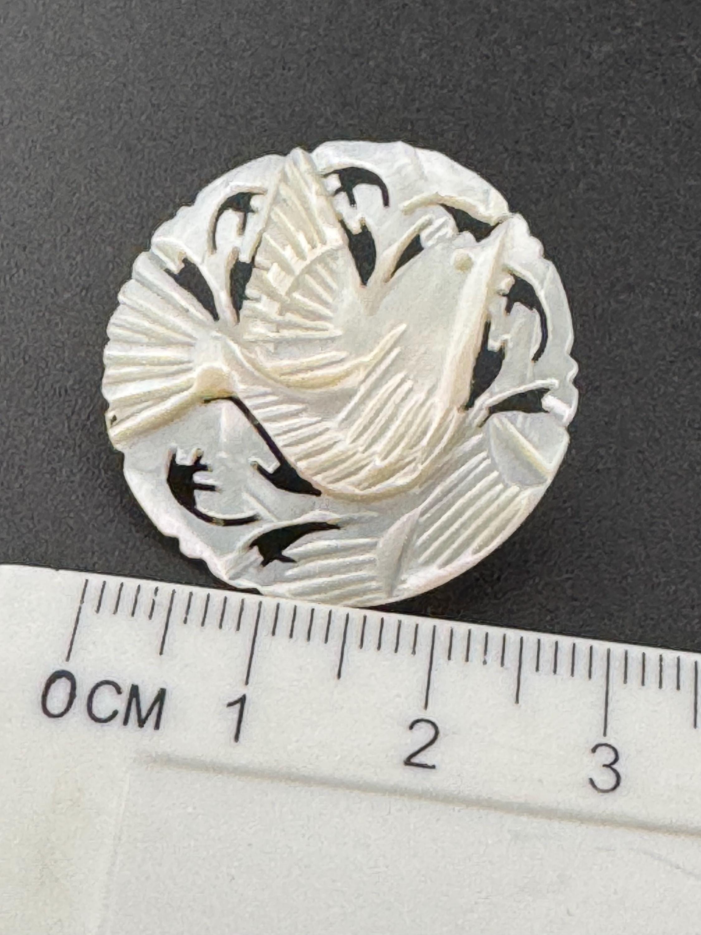 Vintage Holyland carved mother of pearl bird of peace dove brooch shell mop