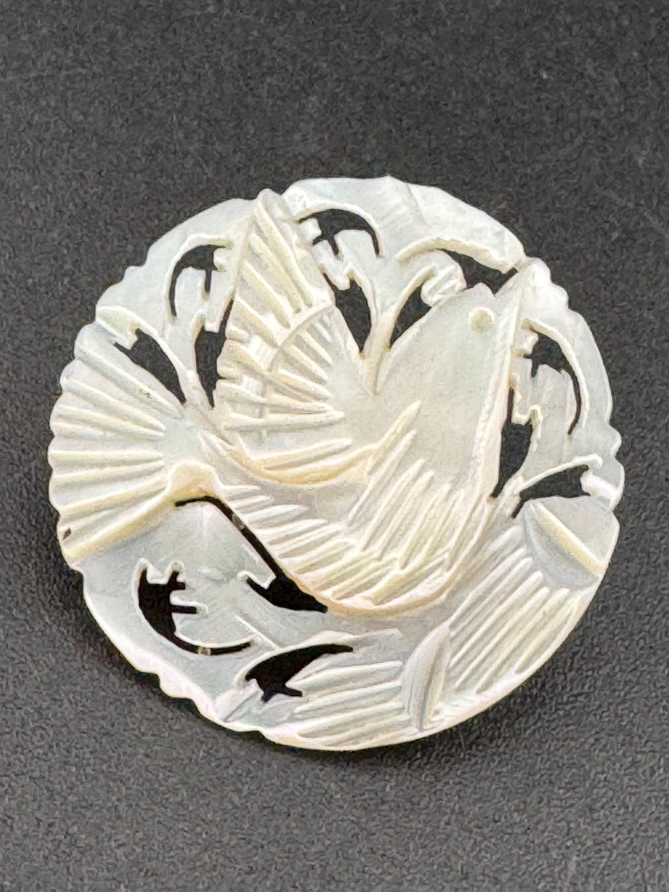 Vintage Holyland carved mother of pearl bird of peace dove brooch shell mop