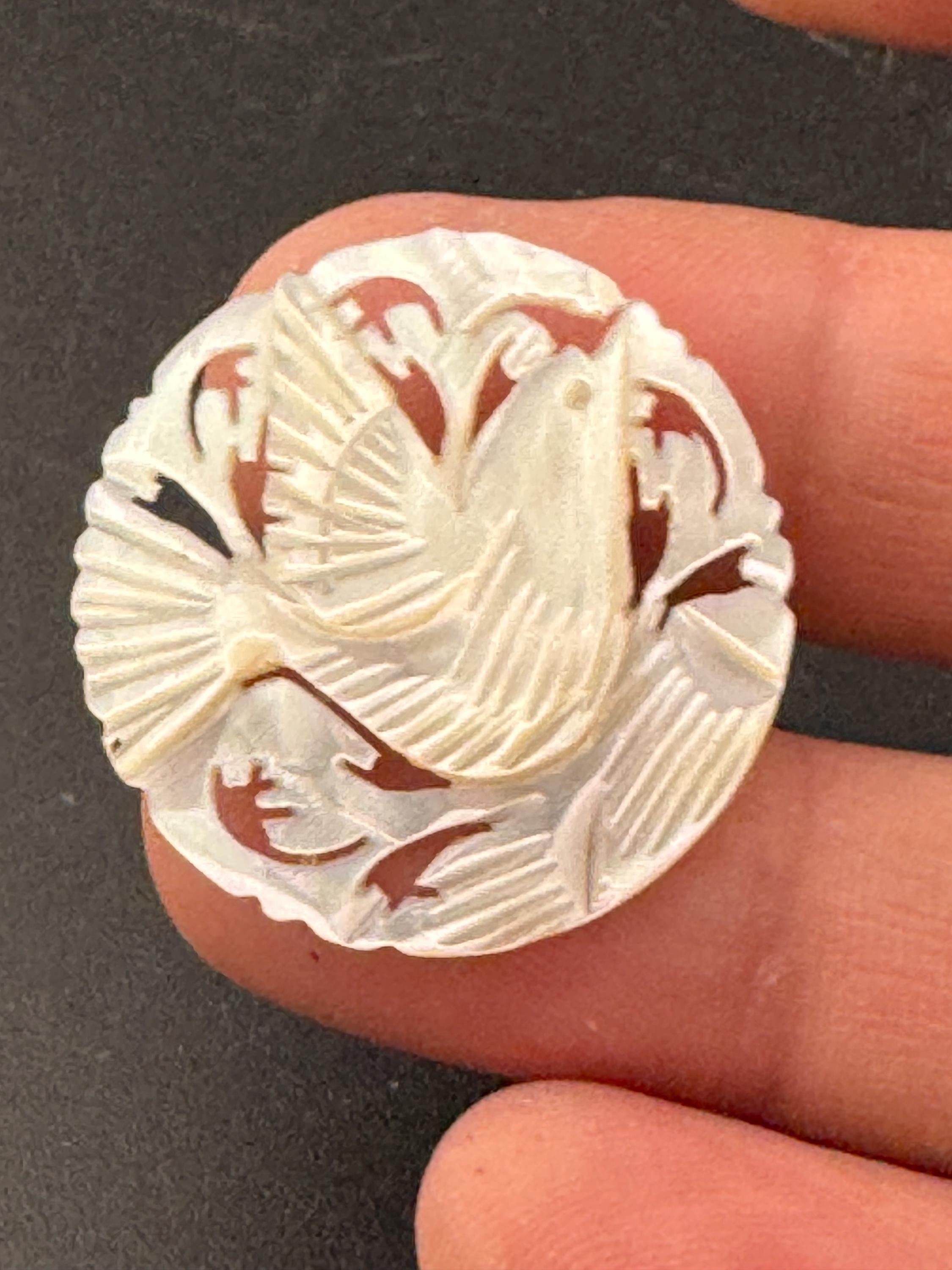 Vintage Holyland carved mother of pearl bird of peace dove brooch shell mop