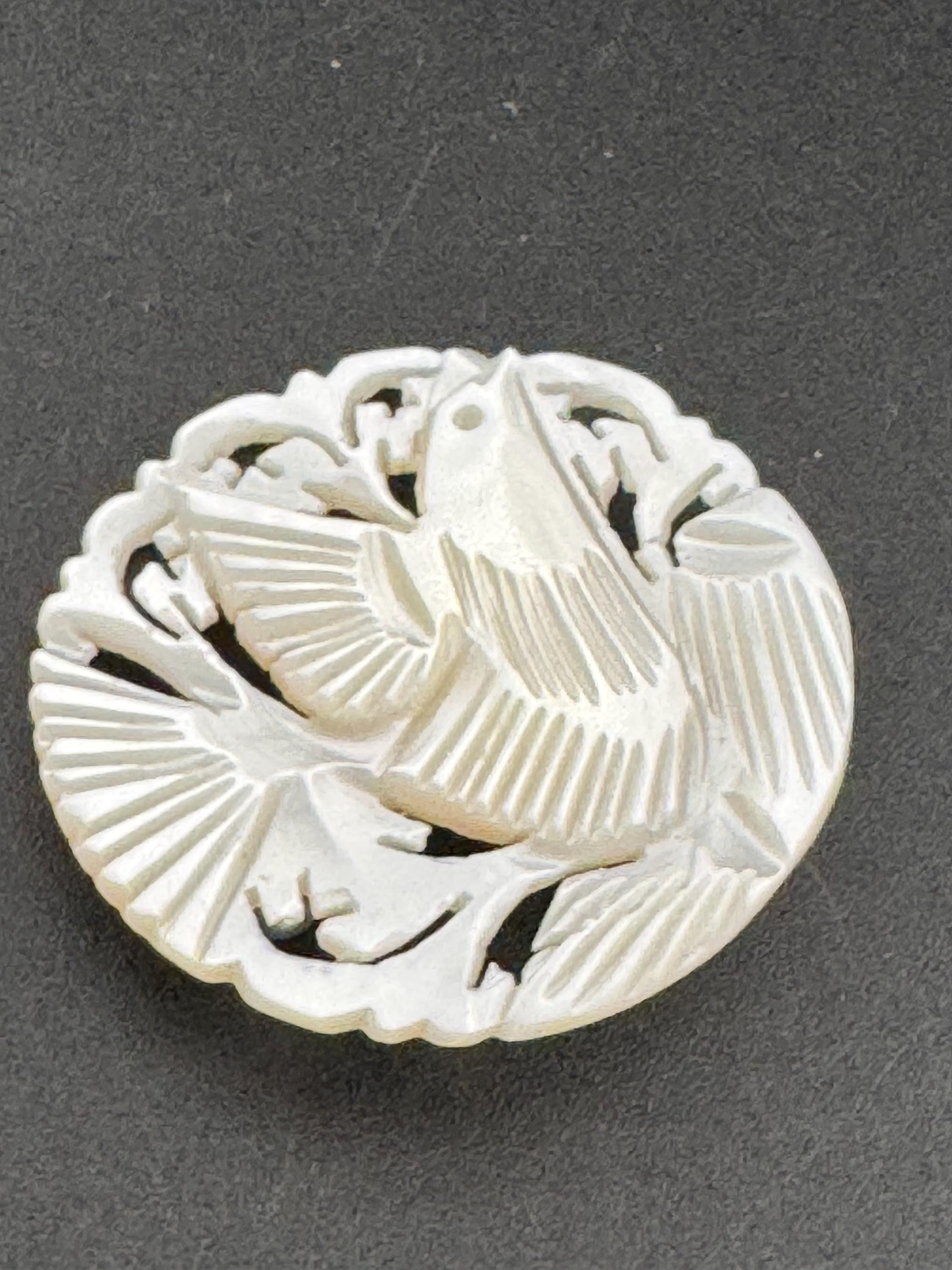 Vintage Holyland carved mother of pearl bird of peace dove brooch shell mop