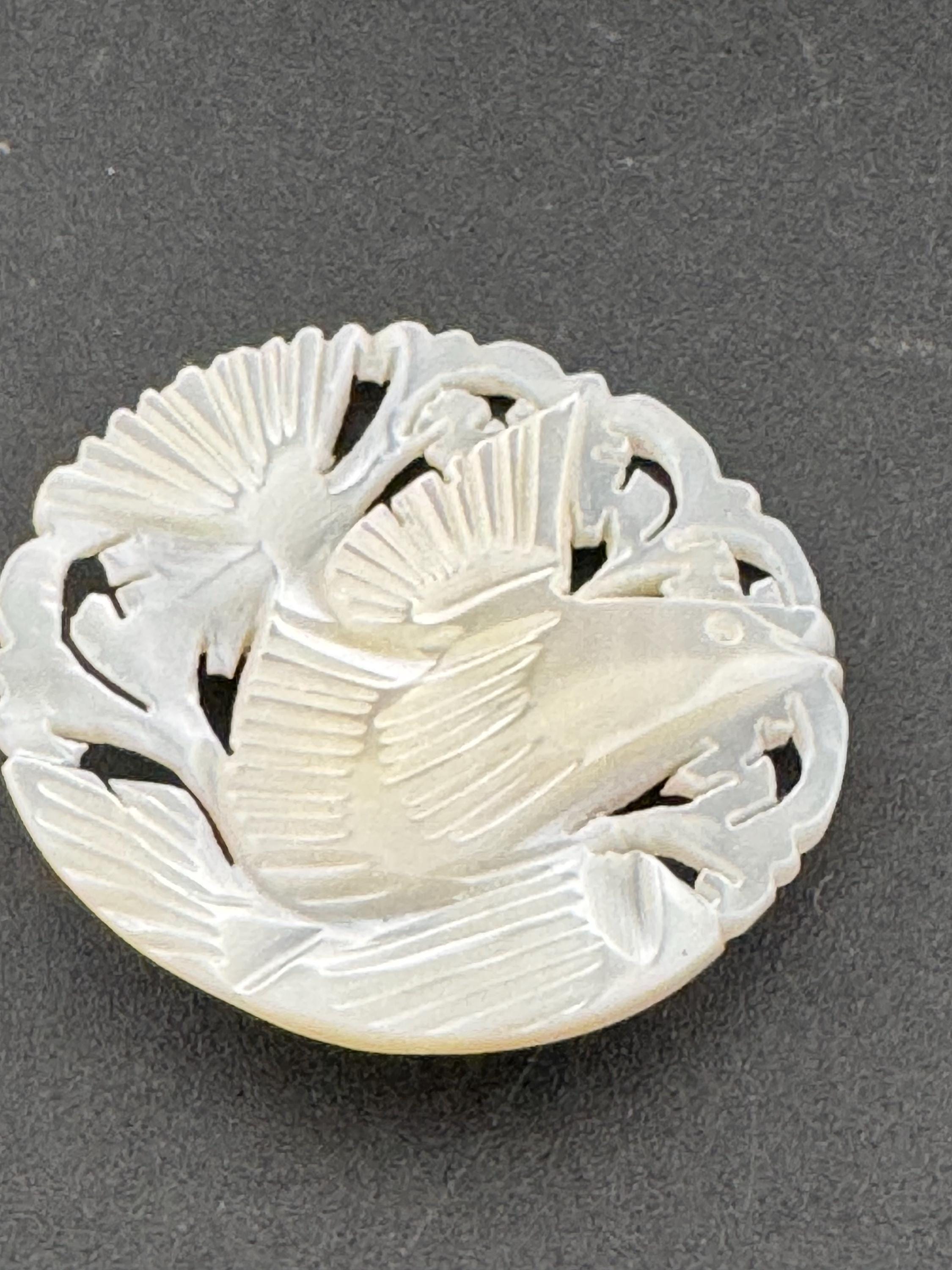 Vintage Holyland carved mother of pearl bird of peace dove brooch shell mop