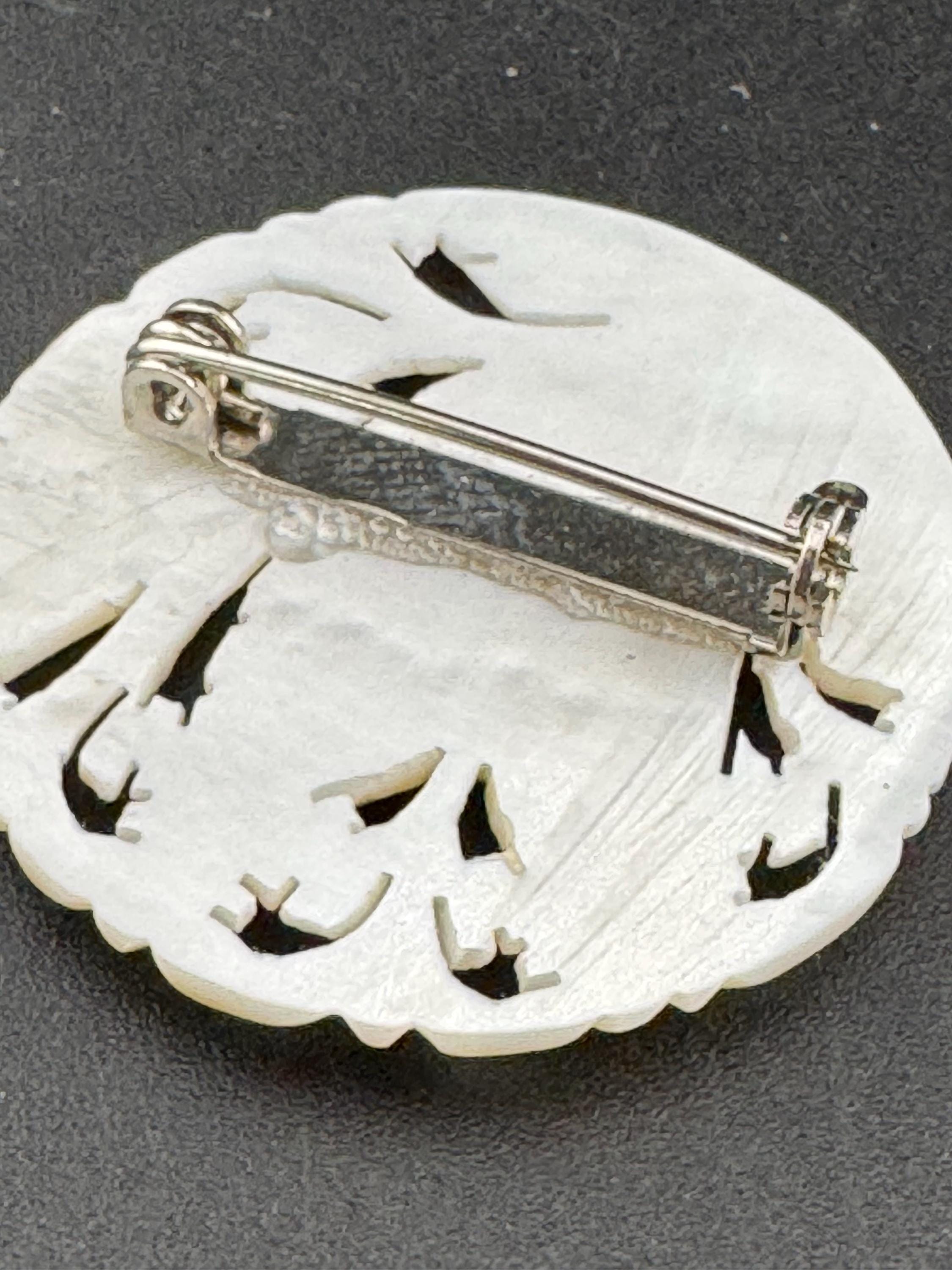 Vintage Holyland carved mother of pearl bird of peace dove brooch shell mop