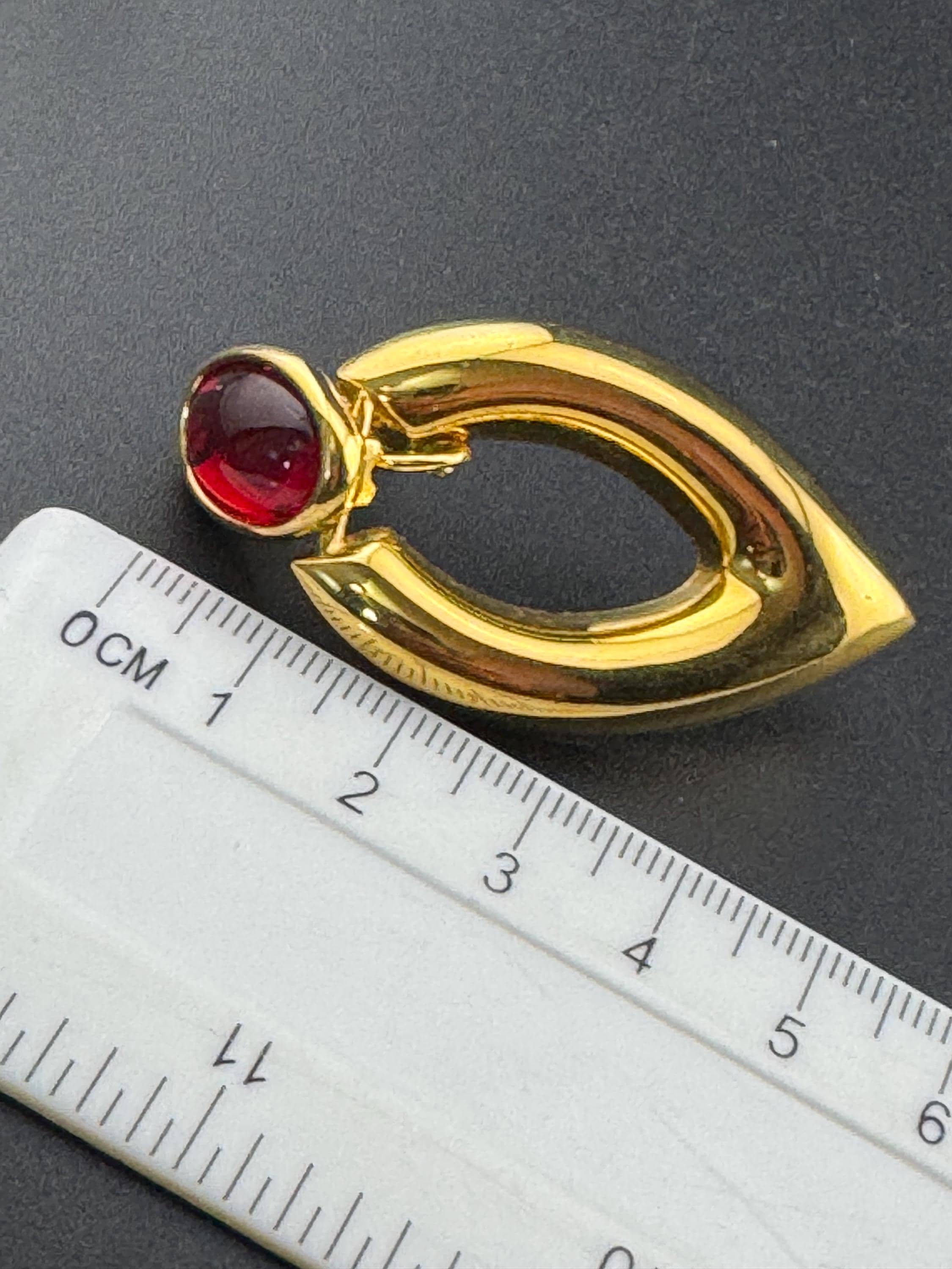 Signed Napier vintage 1980s Gold tone ruby red cabochon large pair of classic door knocker dangly drop clip on earrings