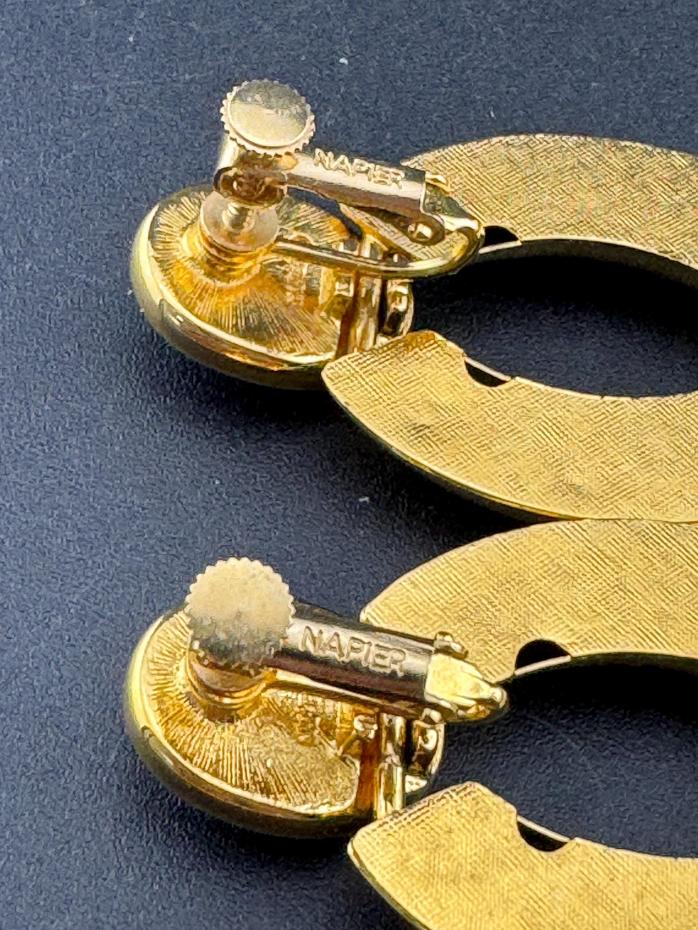 Signed Napier vintage 1980s Gold tone ruby red cabochon large pair of classic door knocker dangly drop clip on earrings