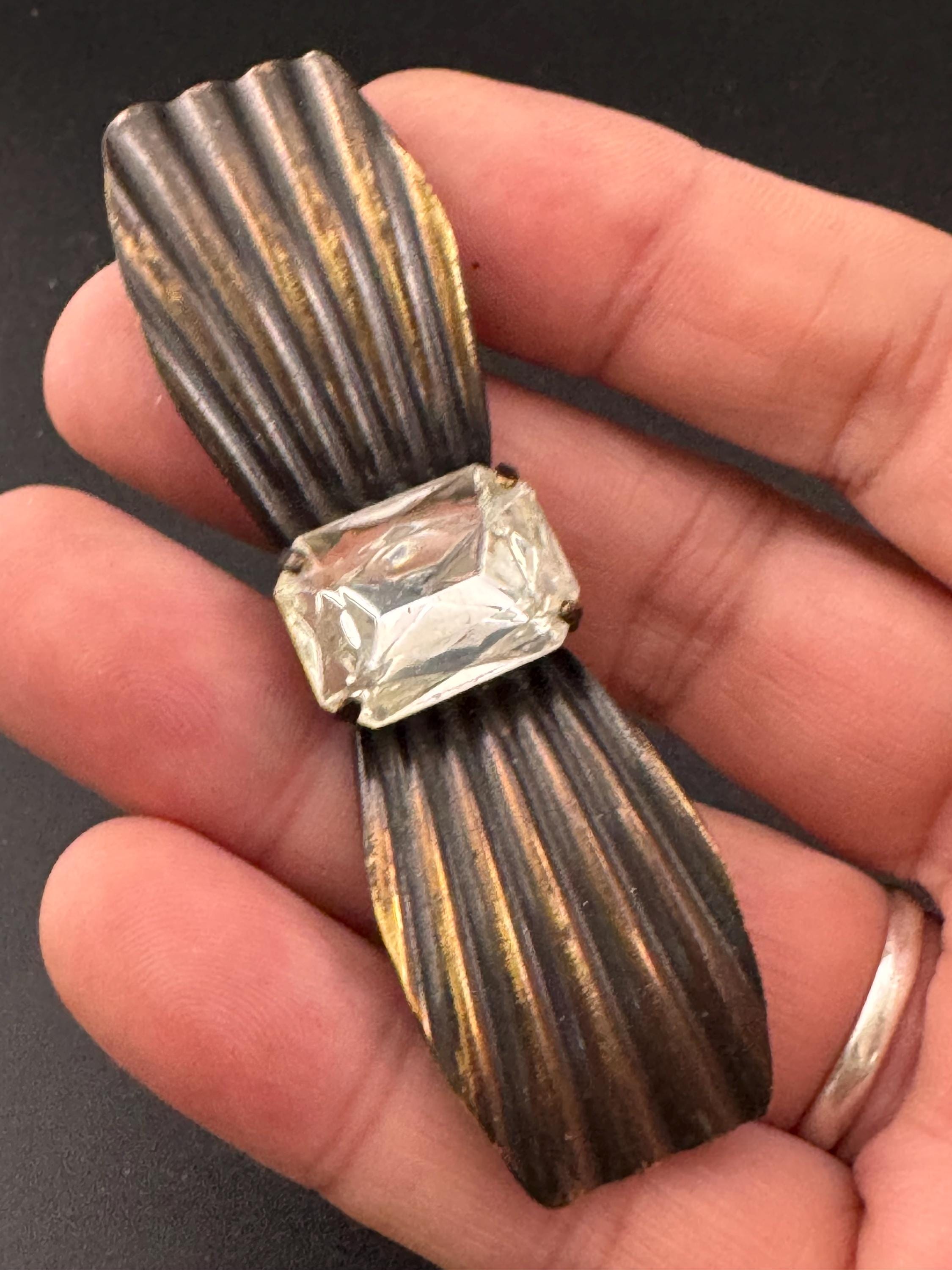 Vintage large antique bronzed gold tone large clear rhinestone diamanté Crystal bow brooch 7cm