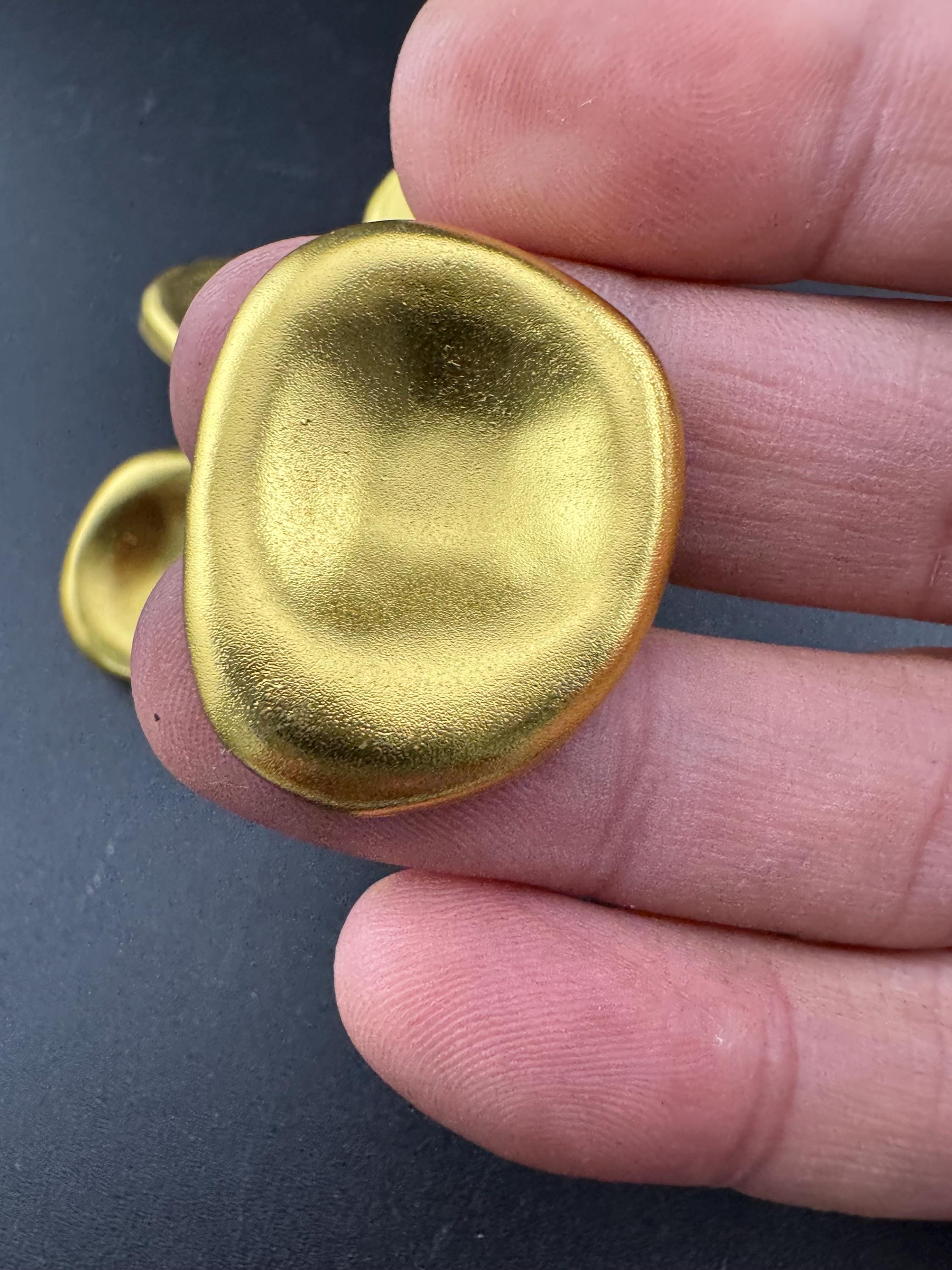 5 pieces Matt gold tone pebble buttons with metal shanks. choose your size 30mm or 20mm