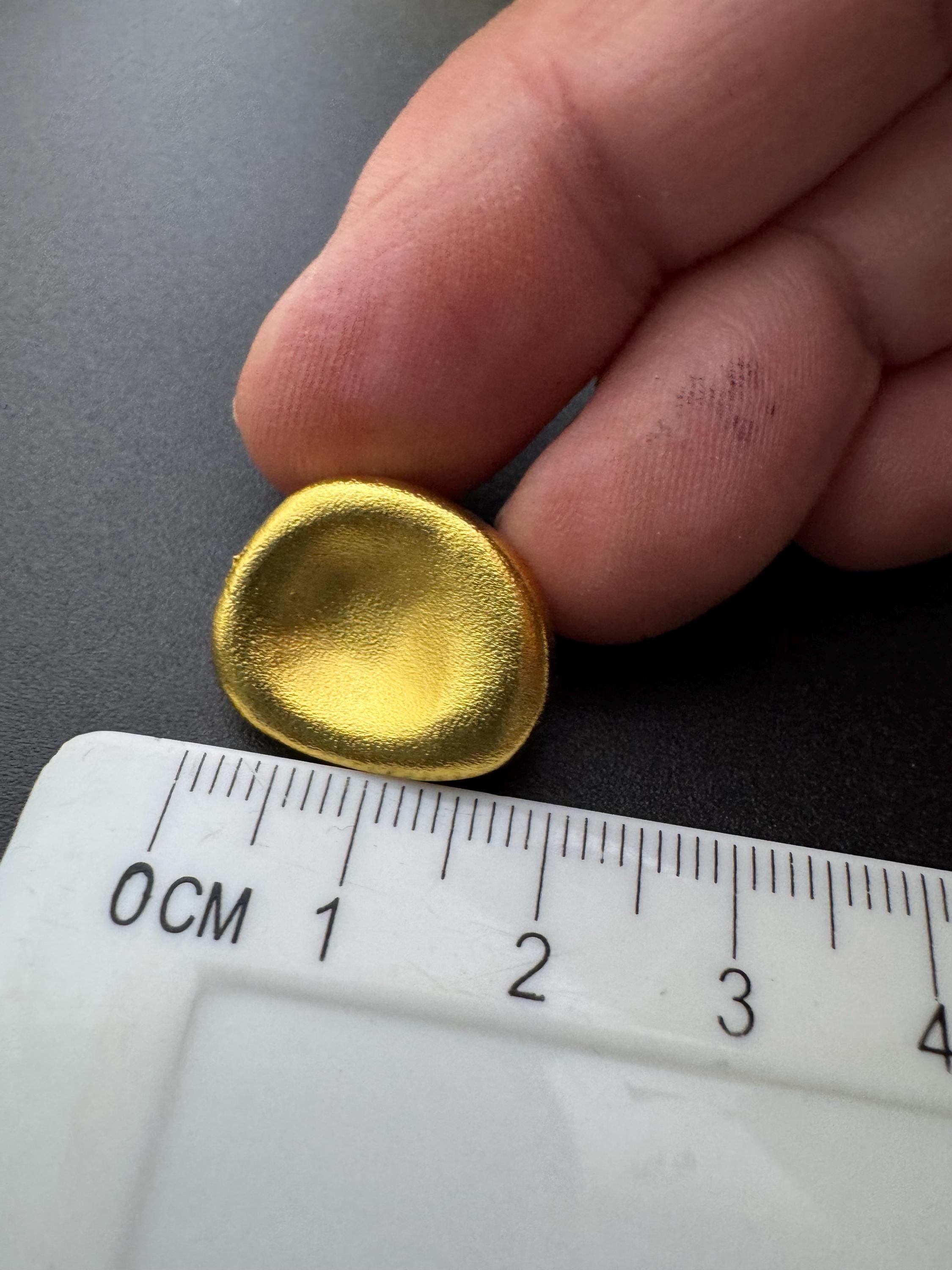 5 pieces Matt gold tone pebble buttons with metal shanks. choose your size 30mm or 20mm