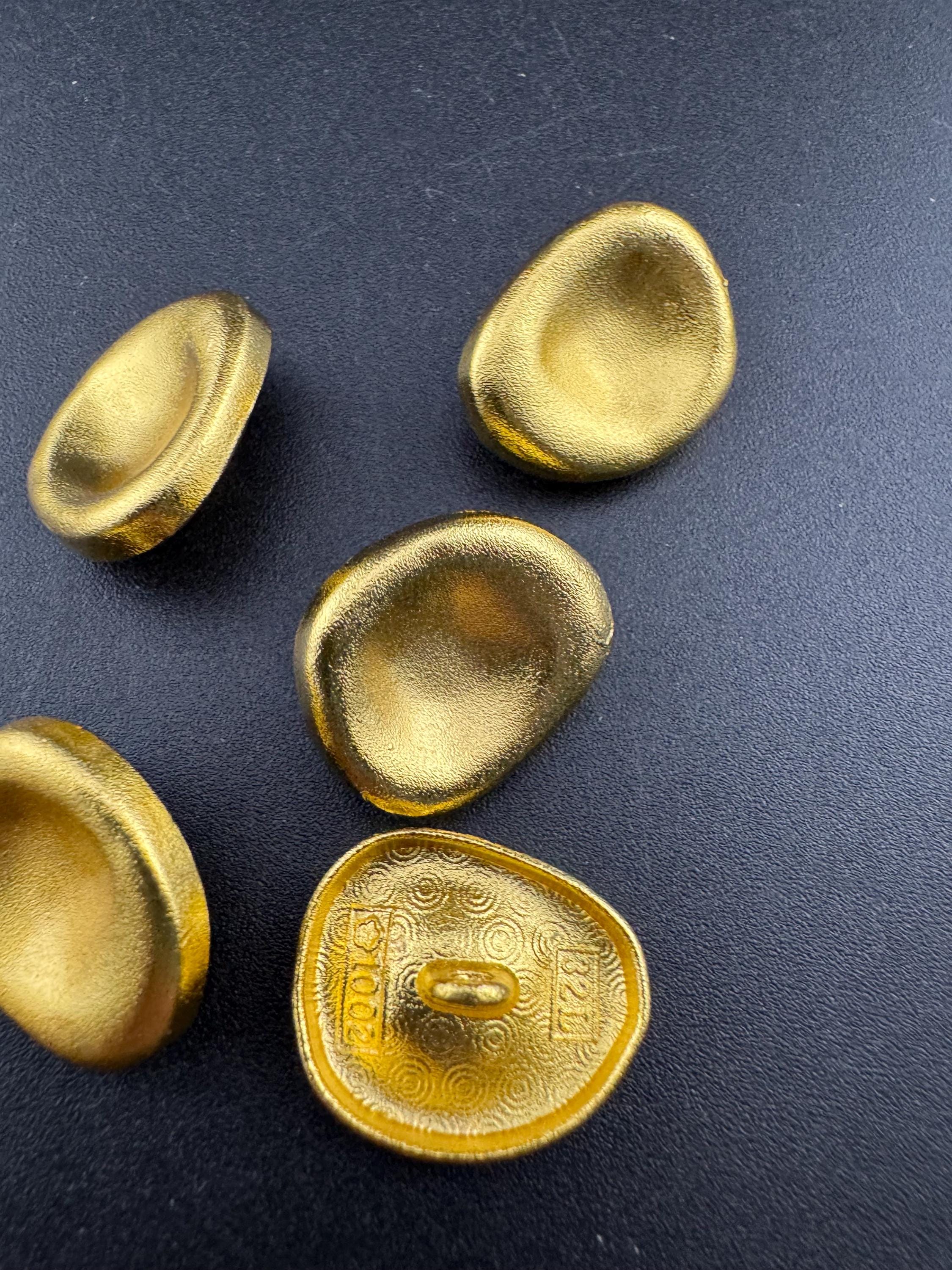 5 pieces Matt gold tone pebble buttons with metal shanks. choose your size 30mm or 20mm