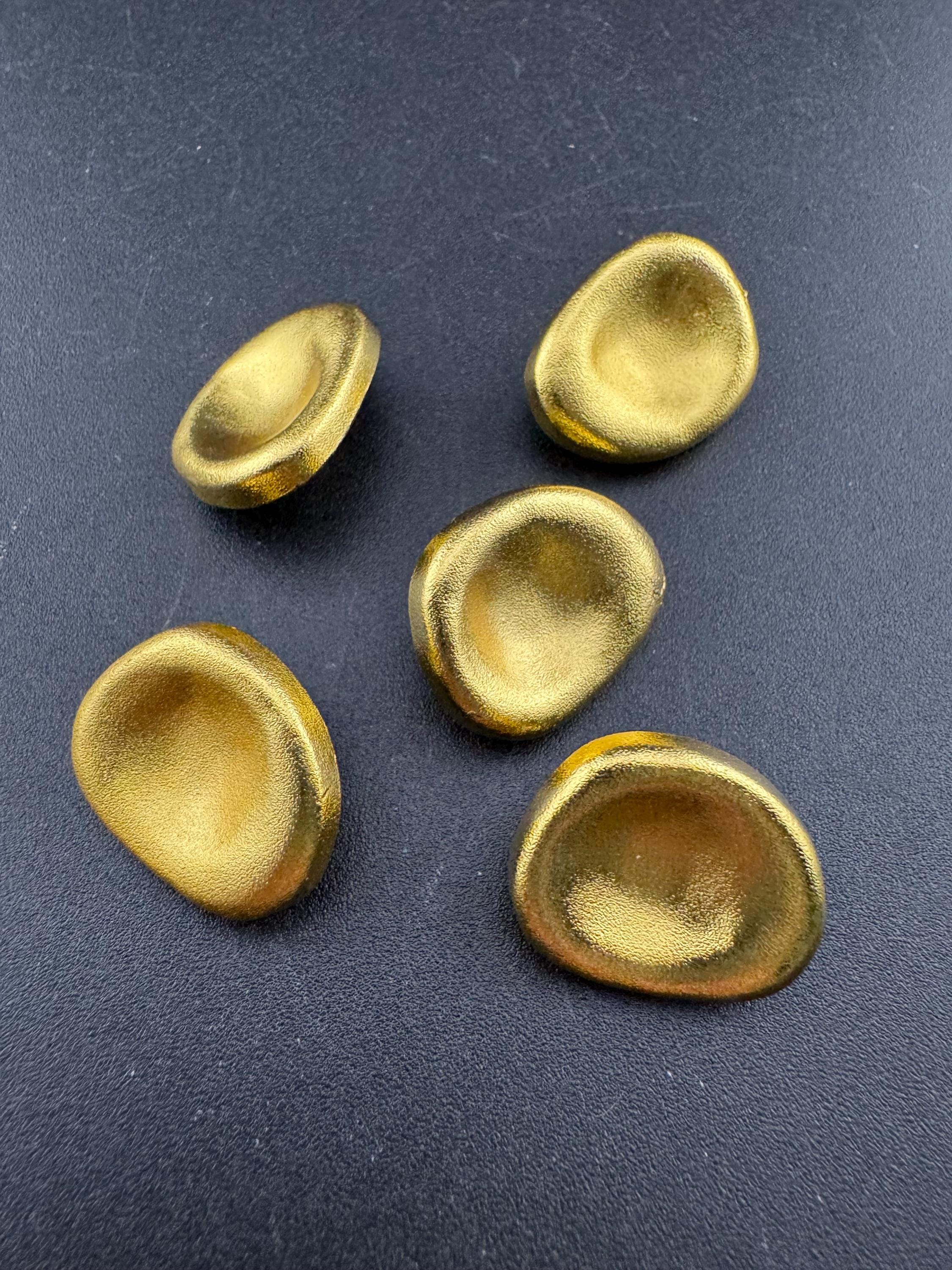 5 pieces Matt gold tone pebble buttons with metal shanks. choose your size 30mm or 20mm