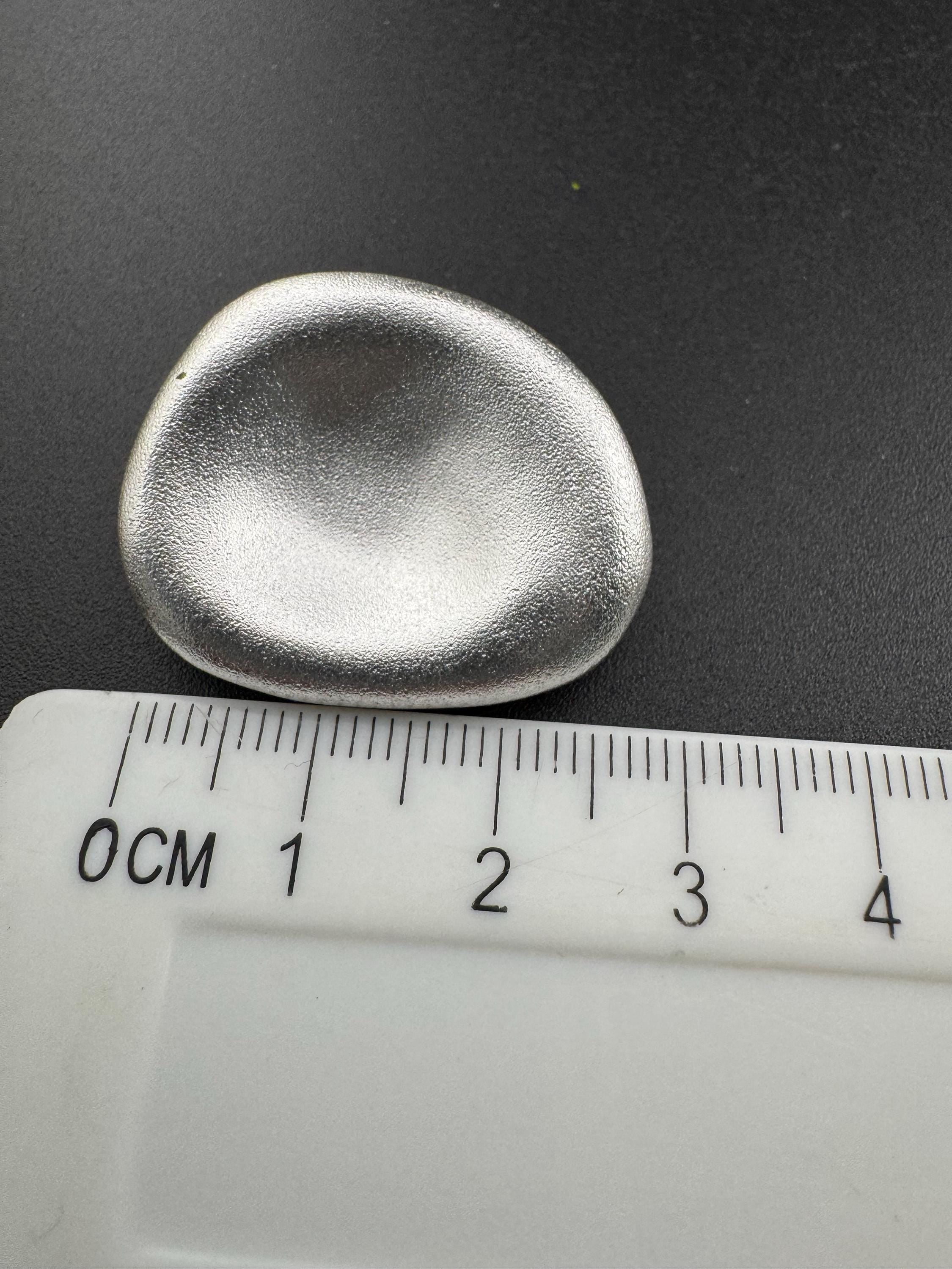 Matt silver tone pebble buttons with metal shanks. choose your size 30mm or 20mm