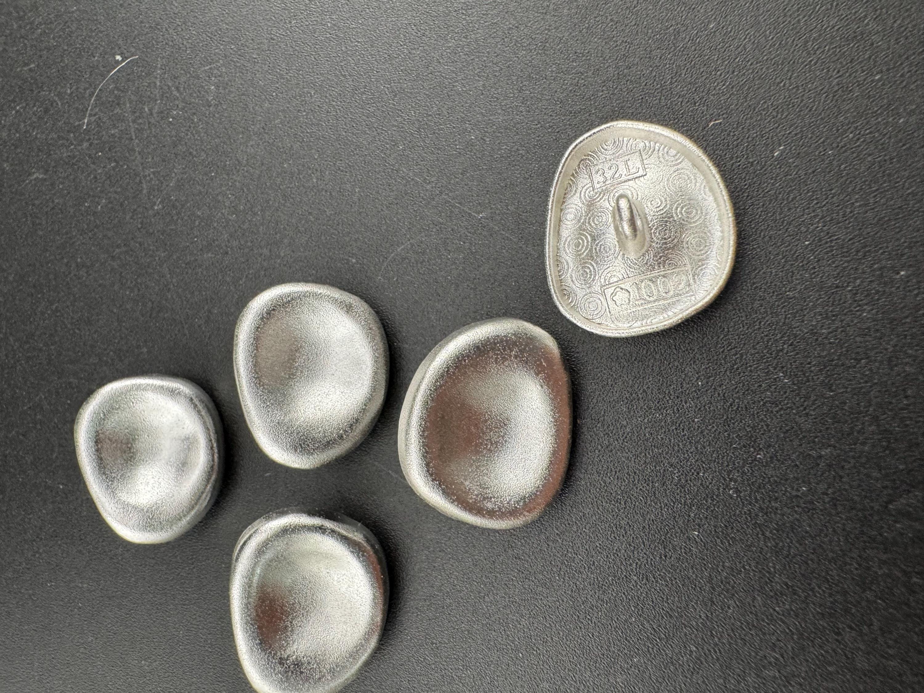 Matt silver tone pebble buttons with metal shanks. choose your size 30mm or 20mm
