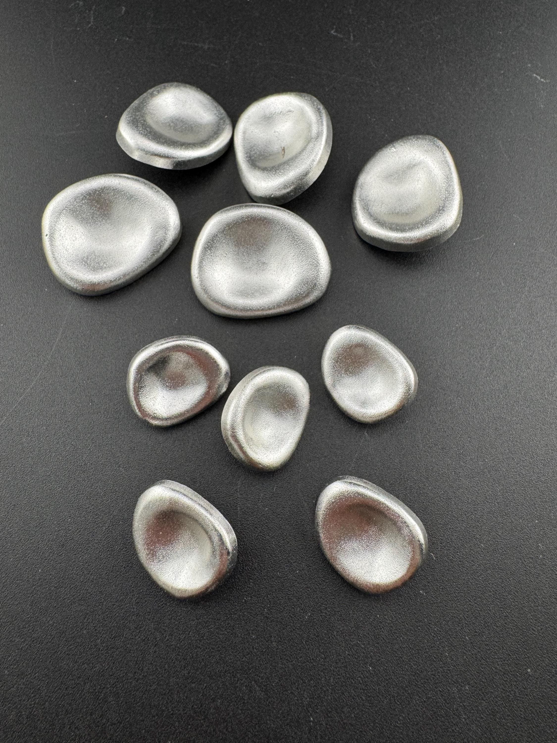 Matt silver tone pebble buttons with metal shanks. choose your size 30mm or 20mm