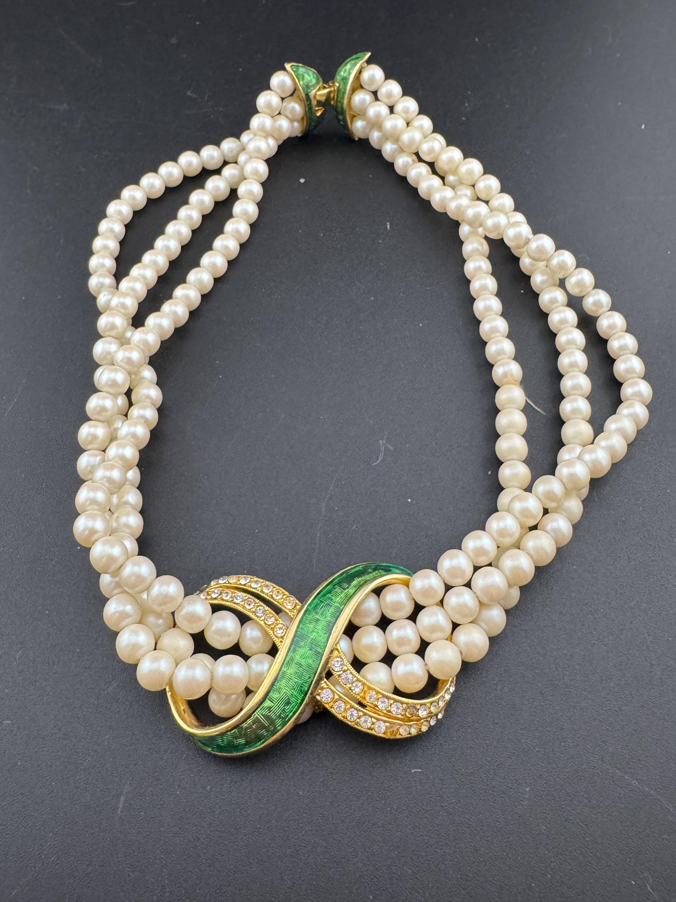Vintage 3 row wide faux pearl choker necklace with green enamel rhinestone detailing