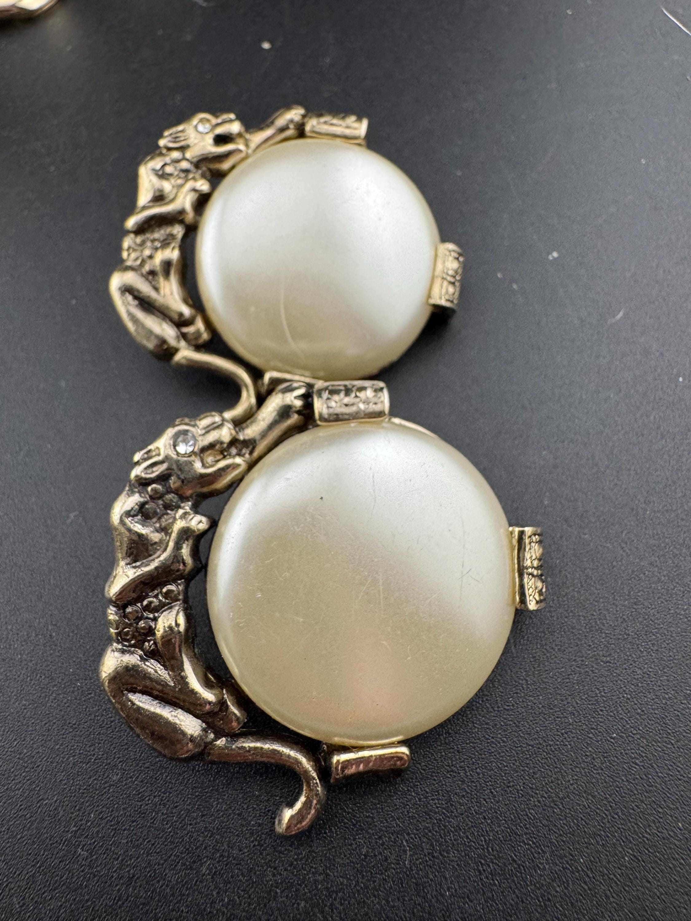 XL 4cm bulatti style Retro 1980s 1990s big cat tiger pearl disc button gold tone pierced post earrings