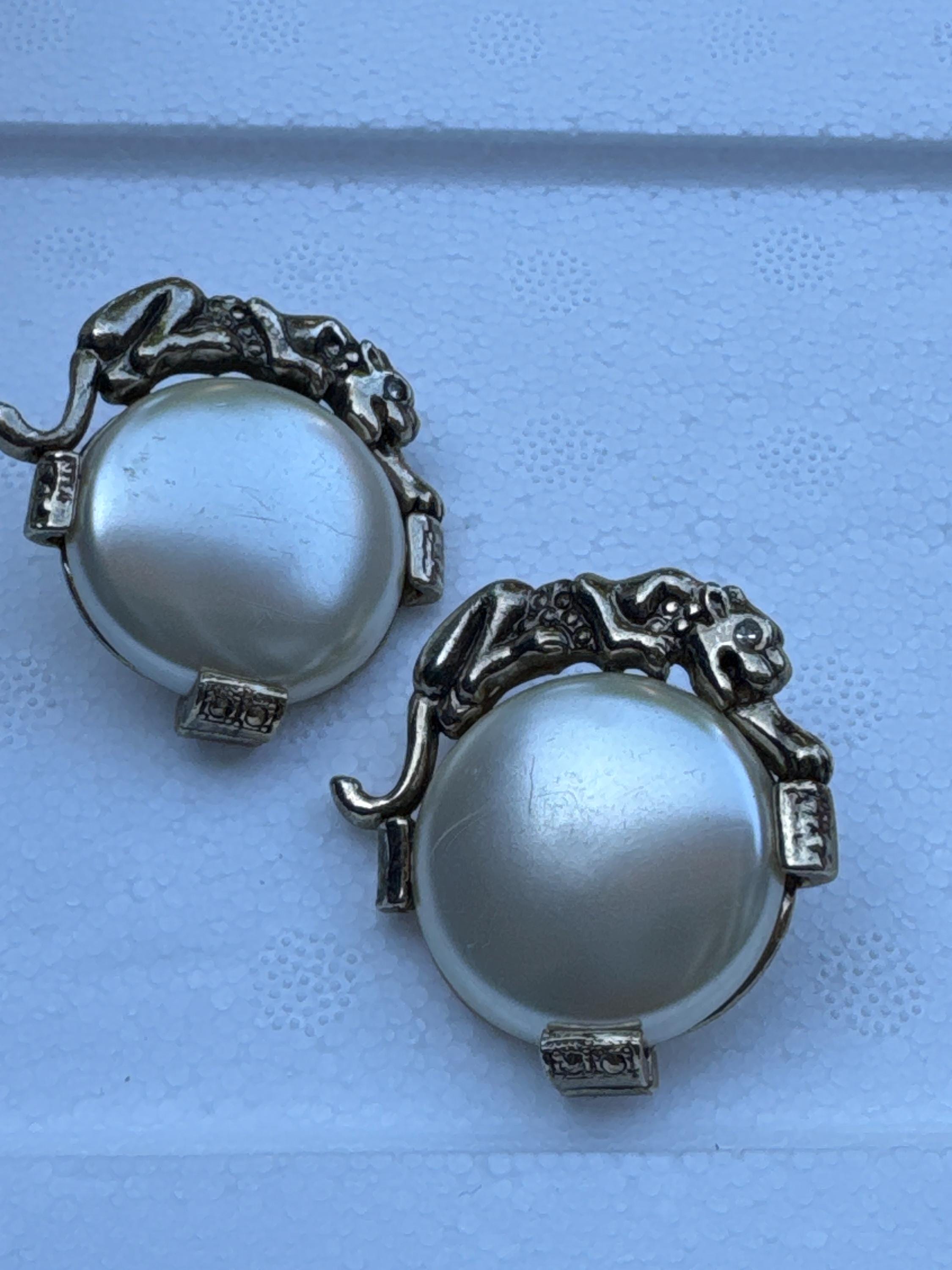 XL 4cm bulatti style Retro 1980s 1990s big cat tiger pearl disc button gold tone pierced post earrings