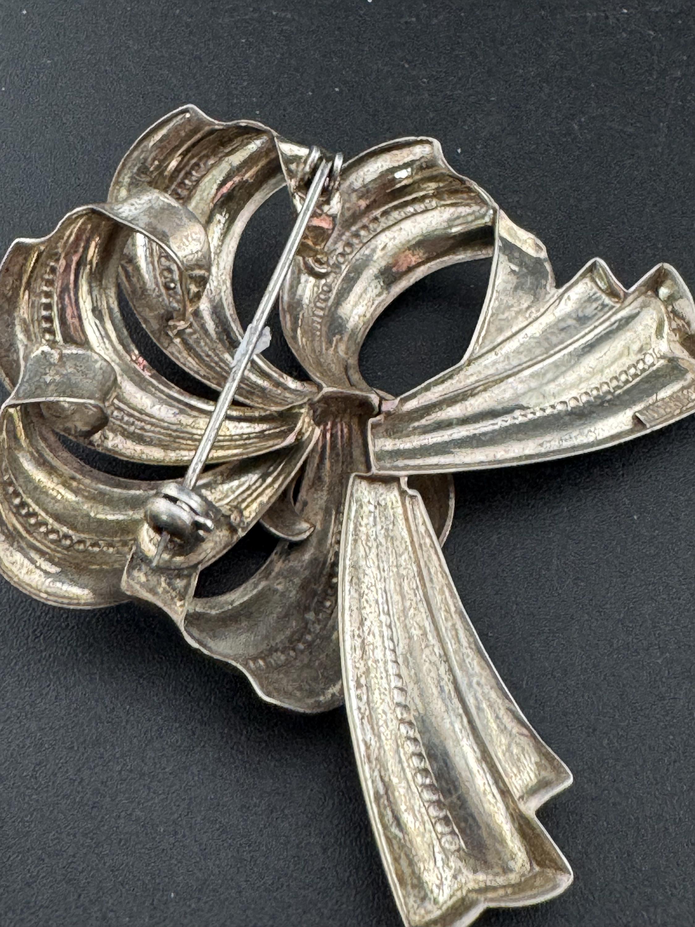 Vintage Mexican silver bow brooch, large embossed 6cm