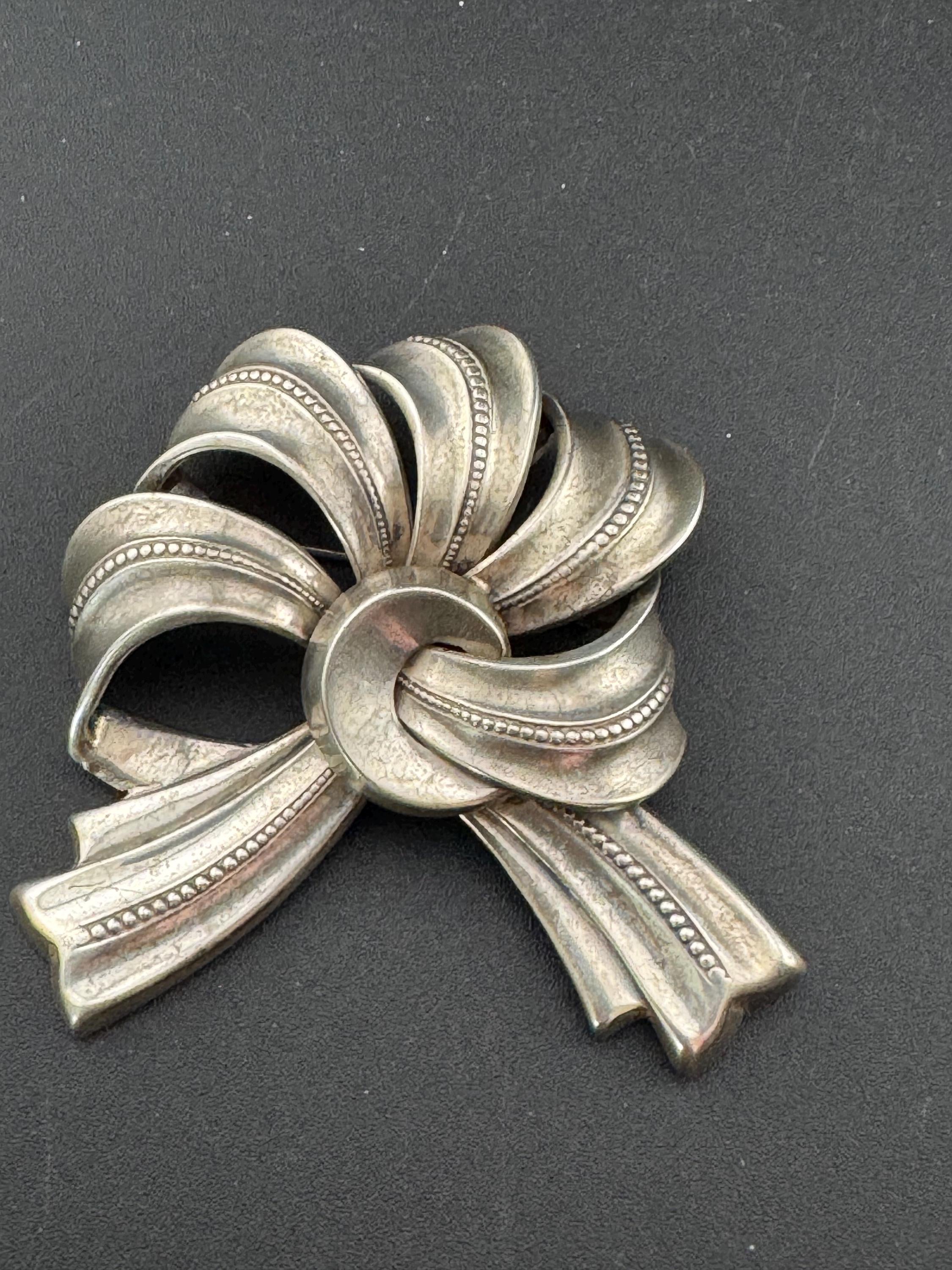 Vintage Mexican silver bow brooch, large embossed 6cm