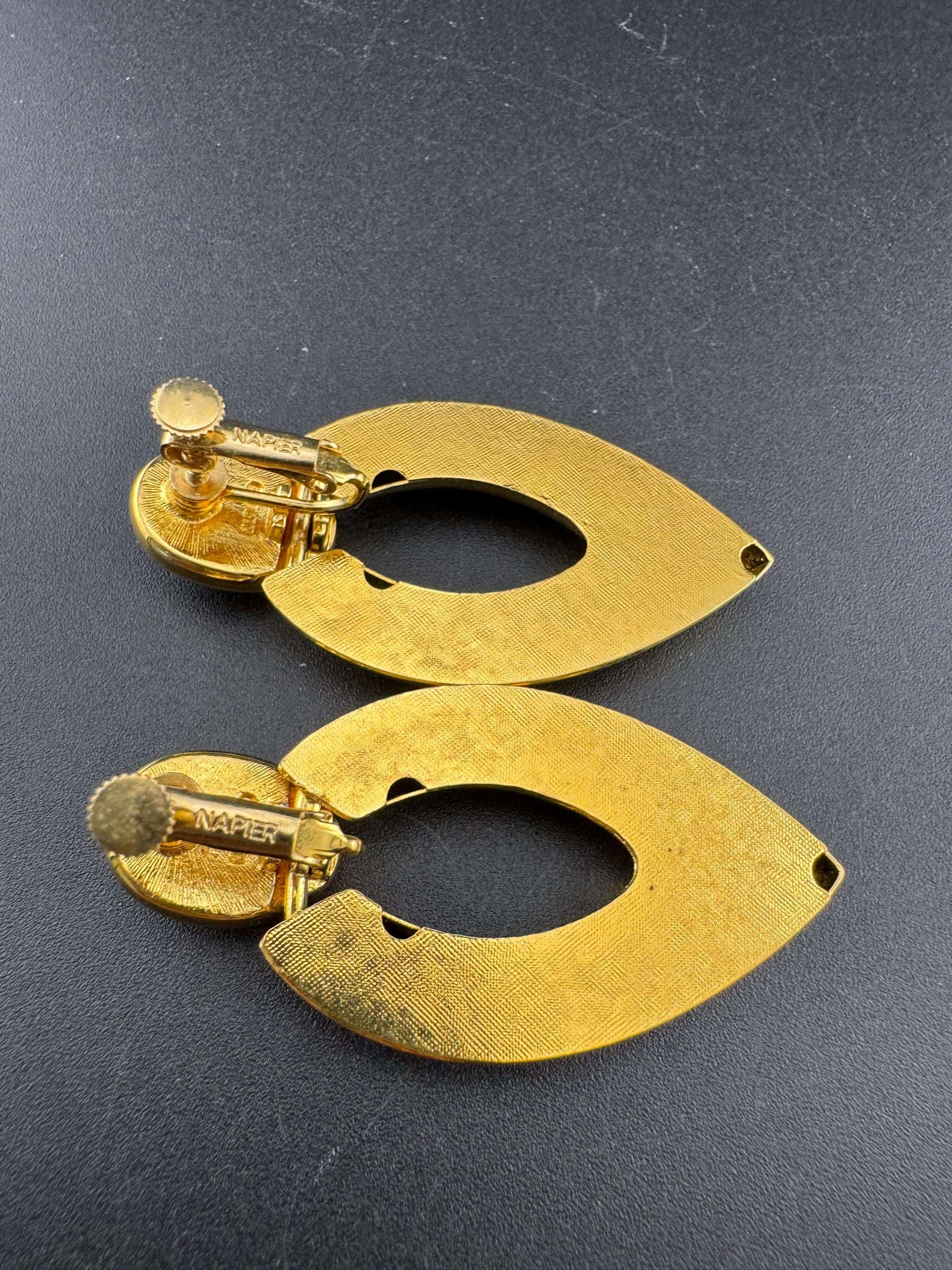 Signed Napier vintage 1980s Gold tone ruby red cabochon large pair of classic door knocker dangly drop clip on earrings