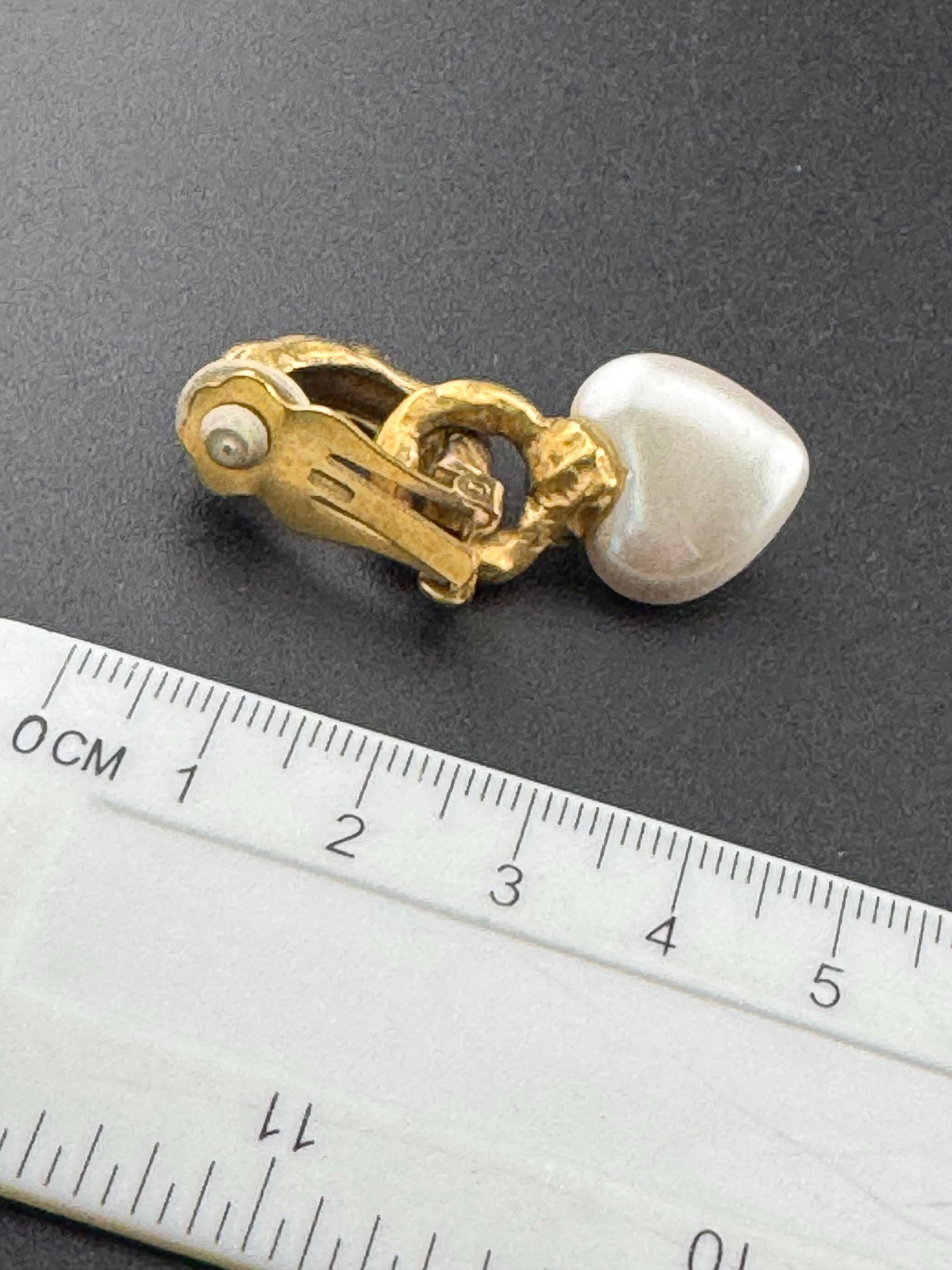 Signed AGATHA PARIS Vintage versatile Gold tone hoop and faux pearl hearts clip on earrings