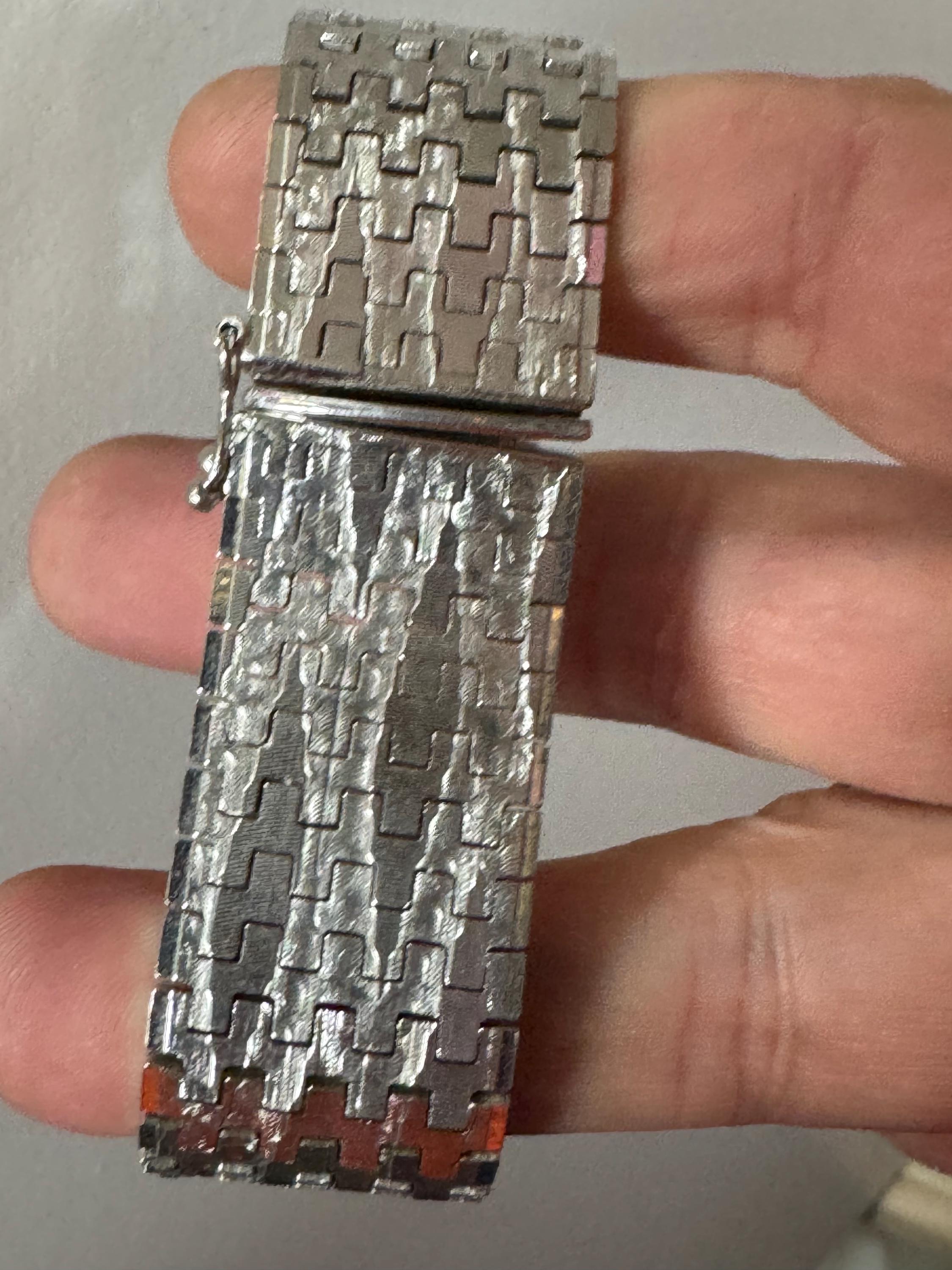 1970s Italian rhodium plated articulated textured modernist 22mm wide silver tone flat bracelet 19.5cm