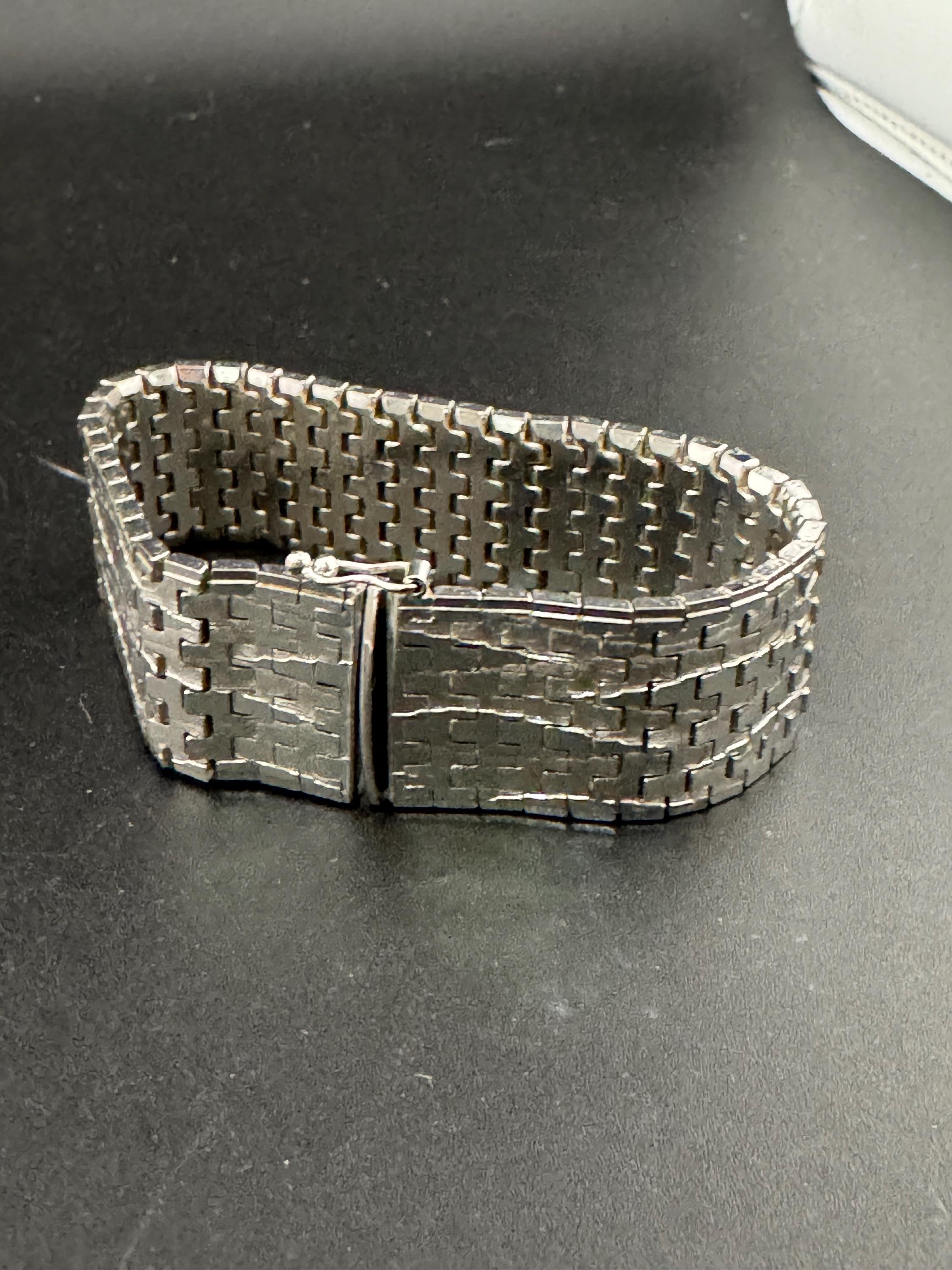 1970s Italian rhodium plated articulated textured modernist 22mm wide silver tone flat bracelet 19.5cm