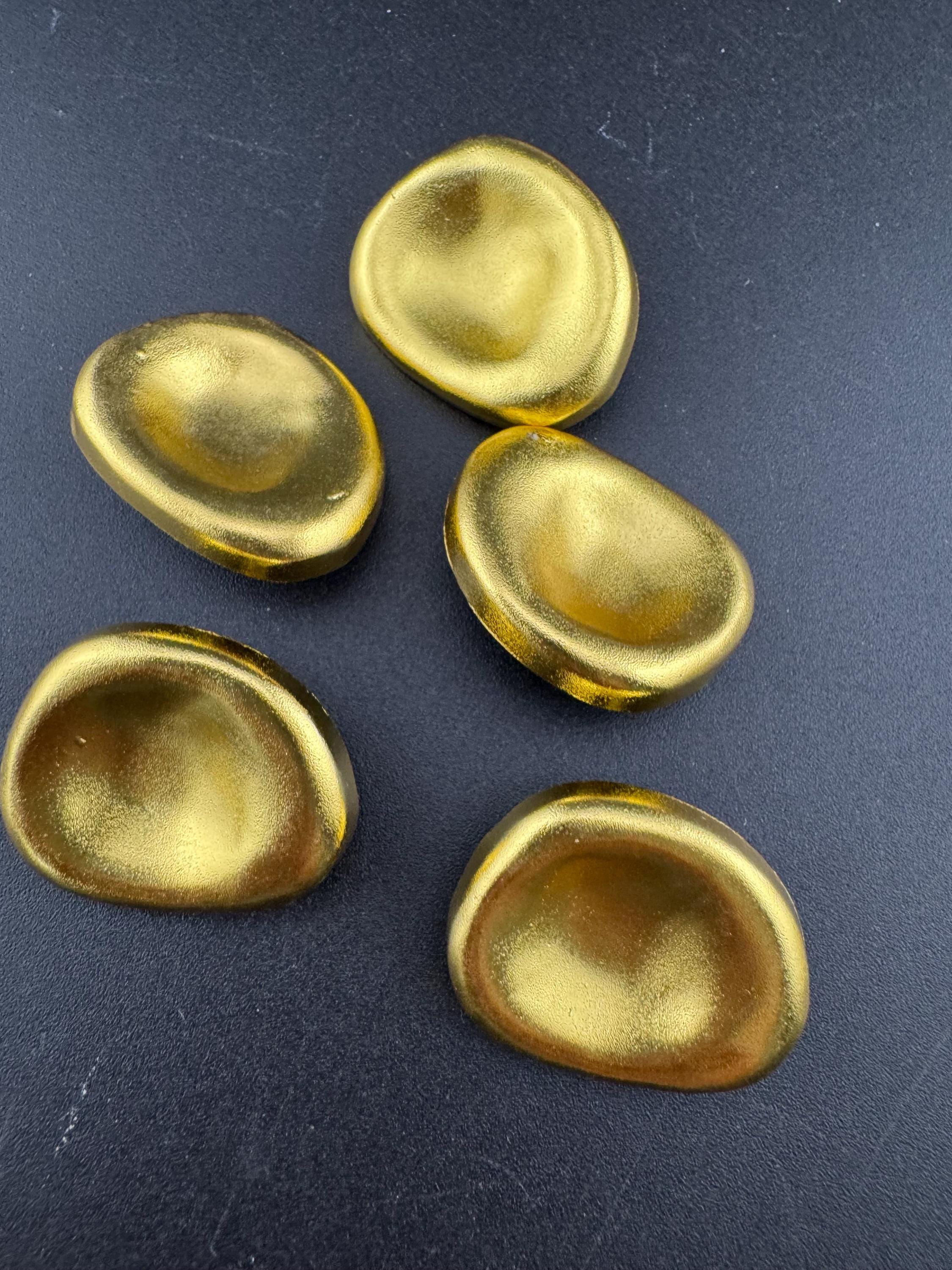 5 pieces Matt gold tone pebble buttons with metal shanks. choose your size 30mm or 20mm