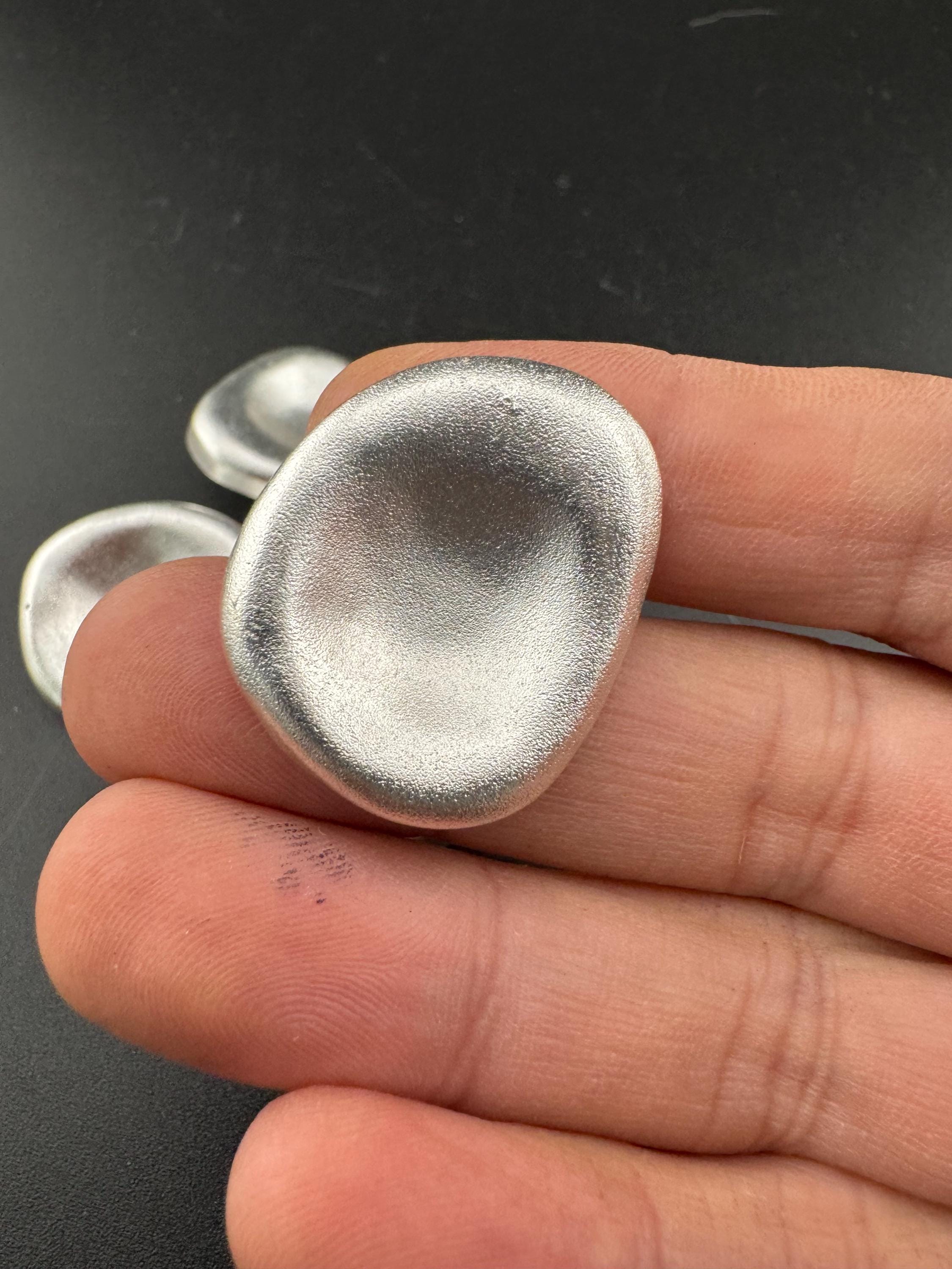 Matt silver tone pebble buttons with metal shanks. choose your size 30mm or 20mm