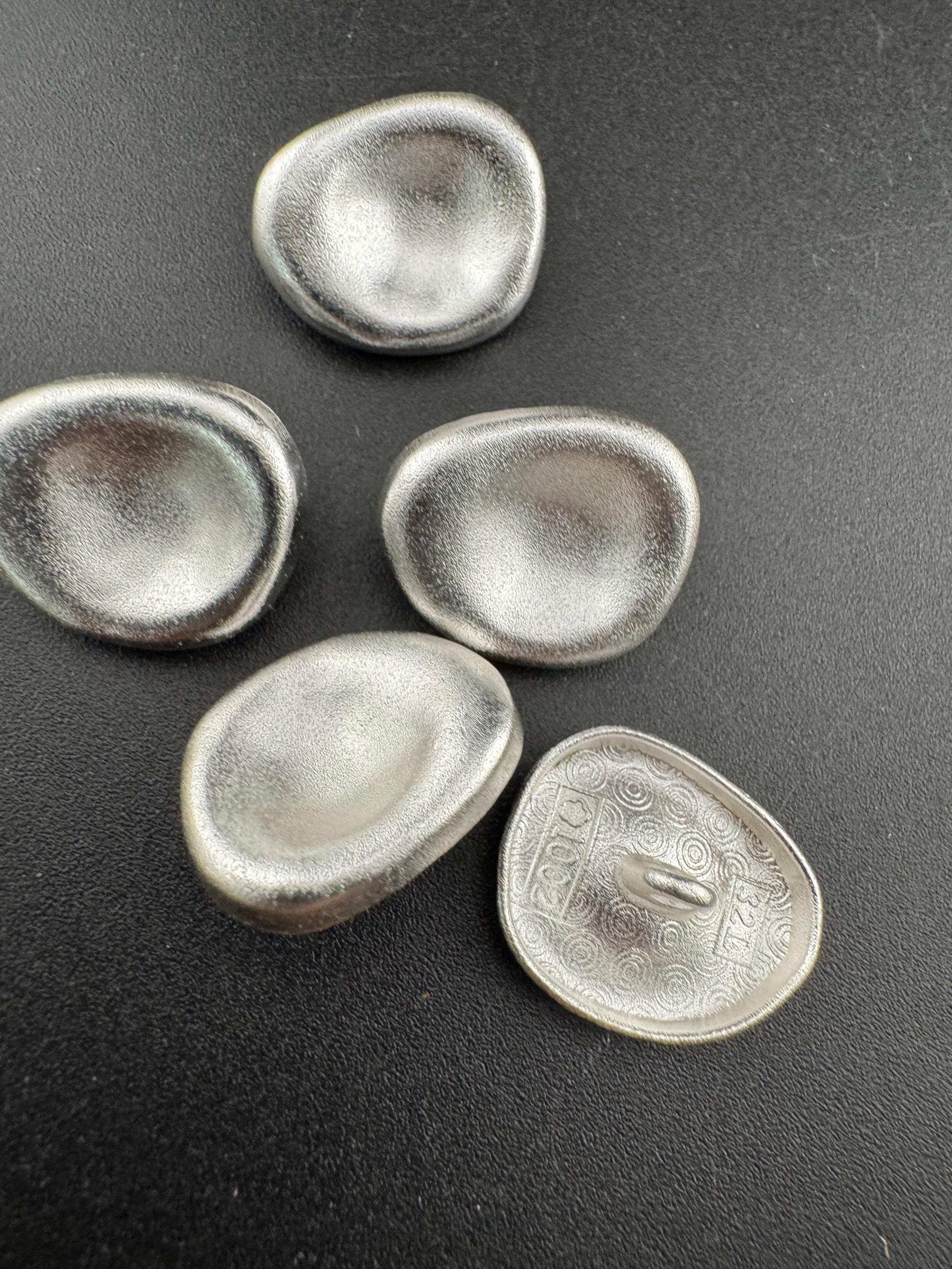 Matt silver tone pebble buttons with metal shanks. choose your size 30mm or 20mm