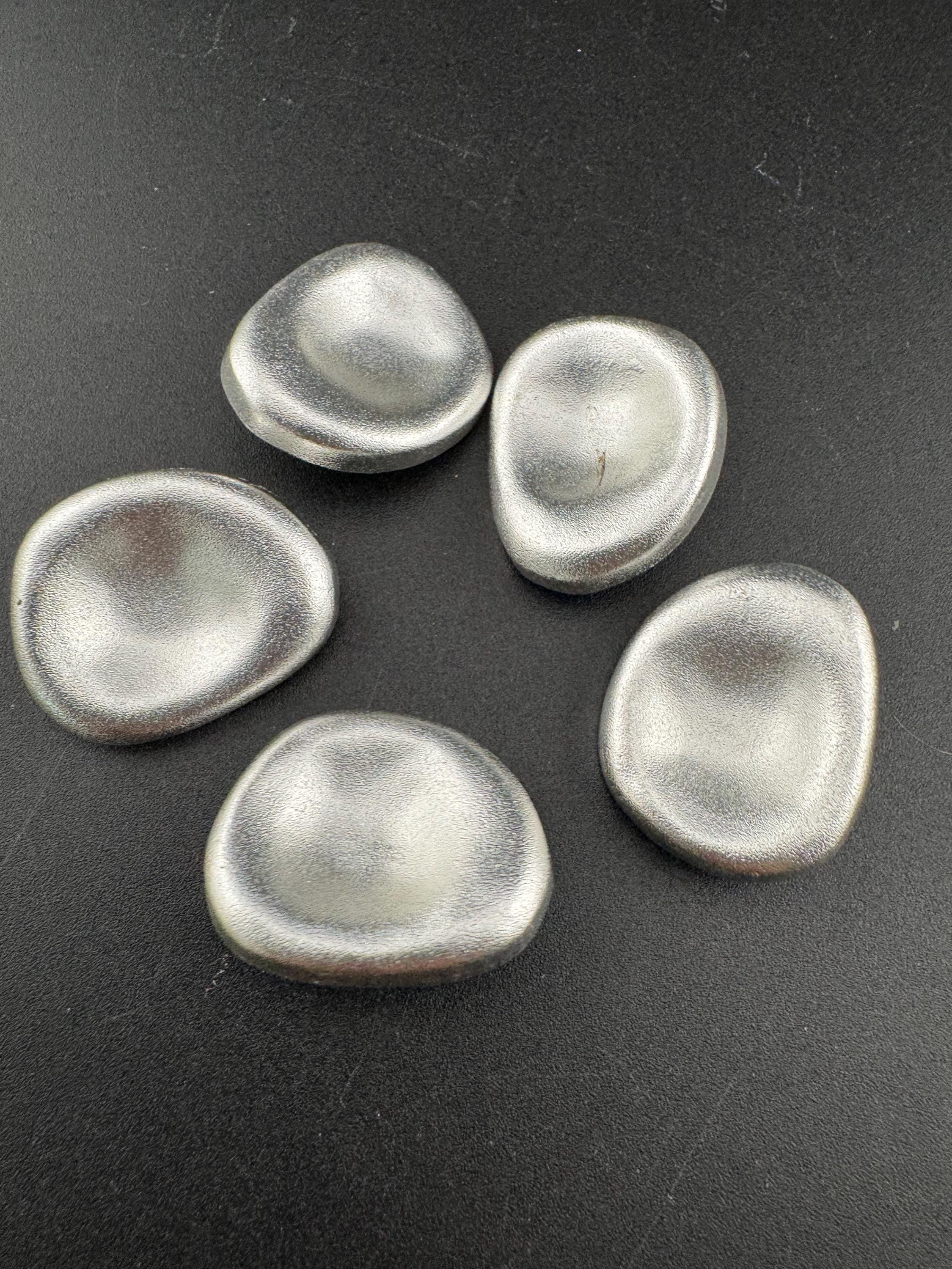 Matt silver tone pebble buttons with metal shanks. choose your size 30mm or 20mm