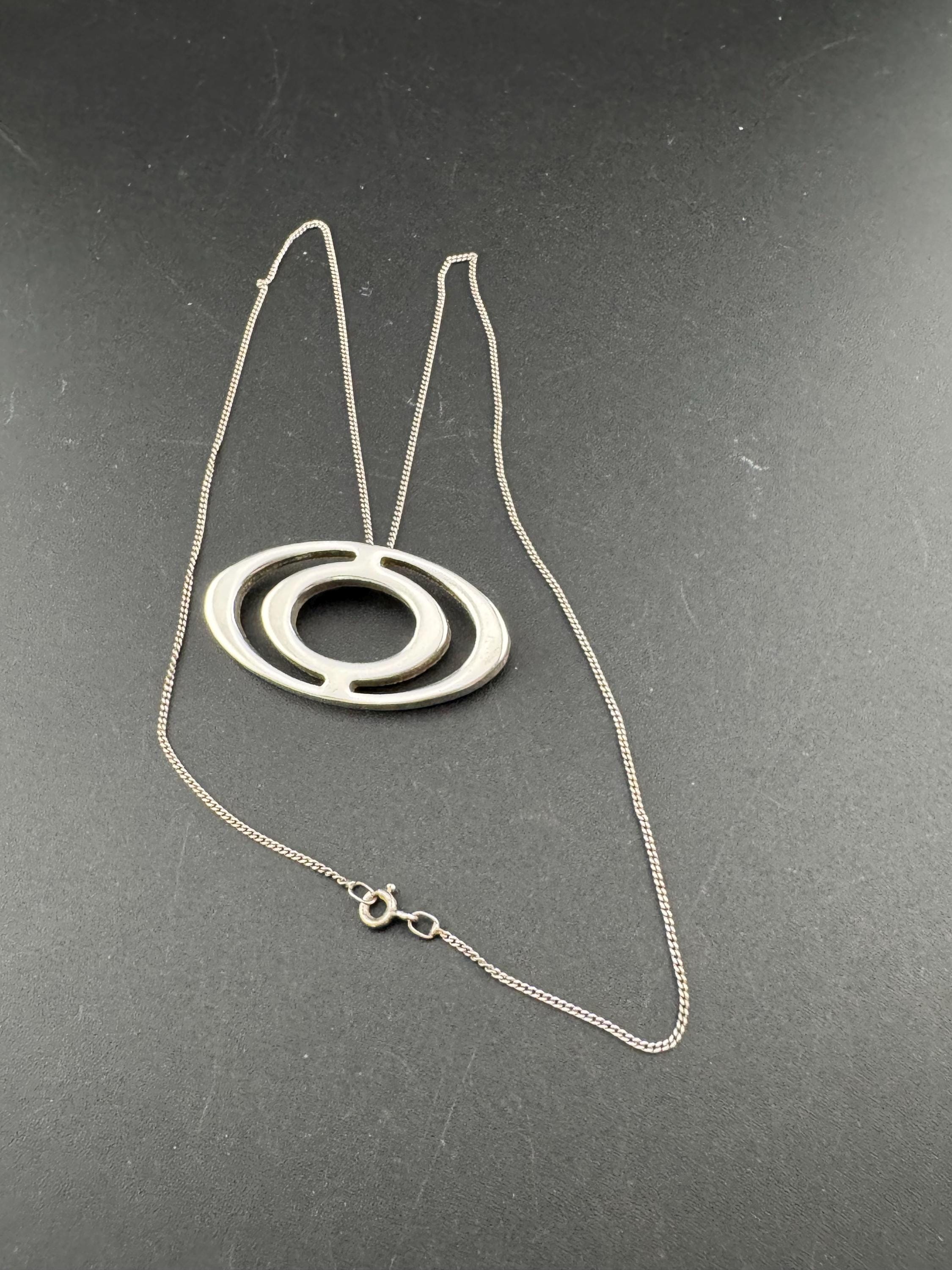 Vintage newbridge silverware 925 sterling silver modernist oval pendant and chain 48cm necklace 14 grams