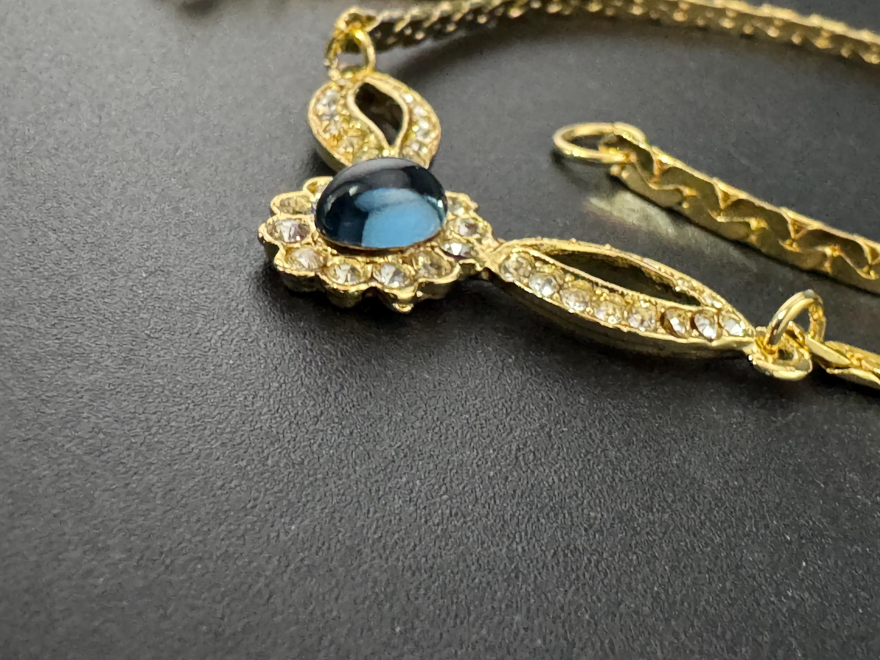 Retro Sapphire Cabochon Gold Tone Necklace: Diamanté Glass