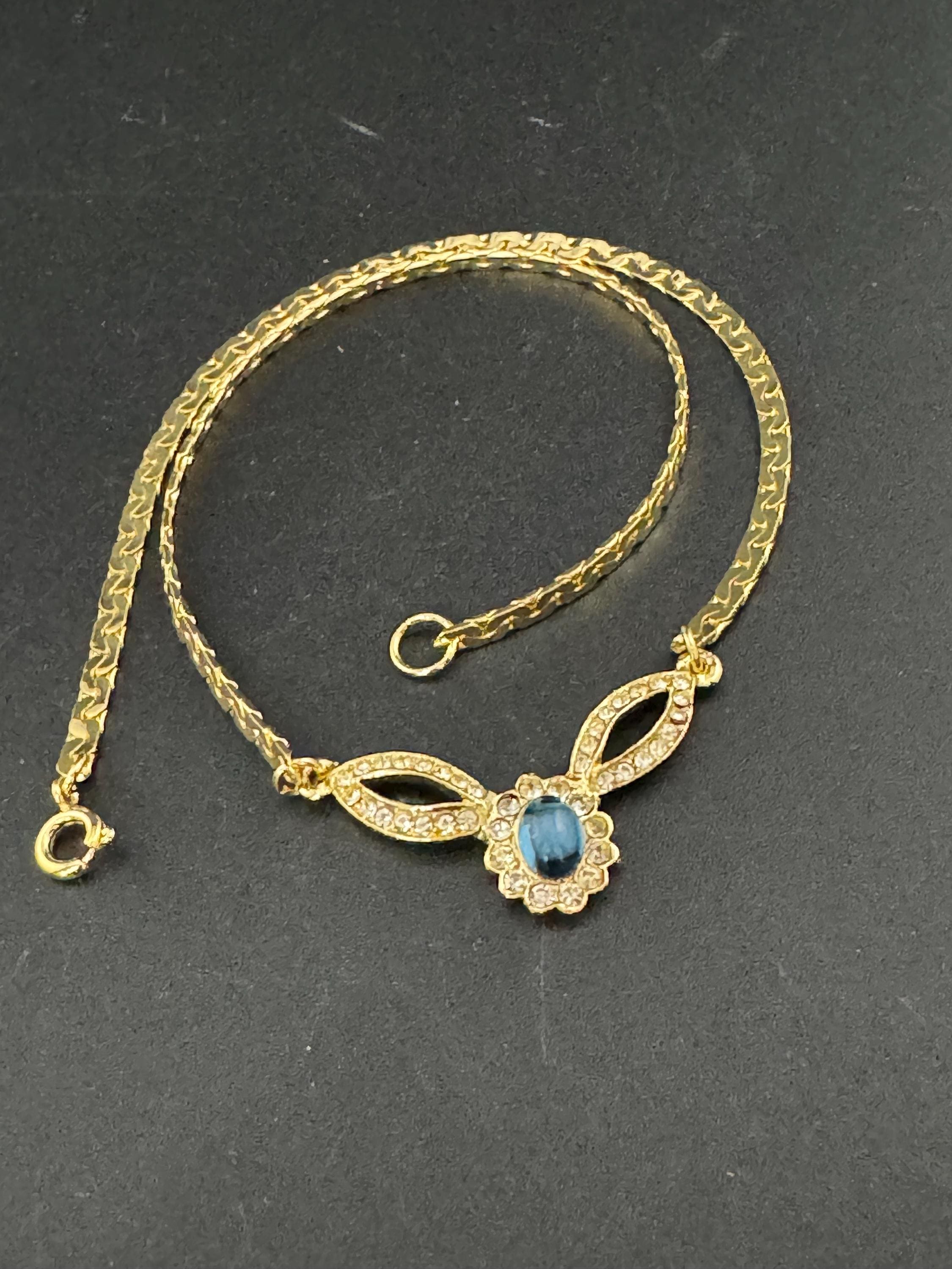 Retro Sapphire Cabochon Gold Tone Necklace: Diamanté Glass