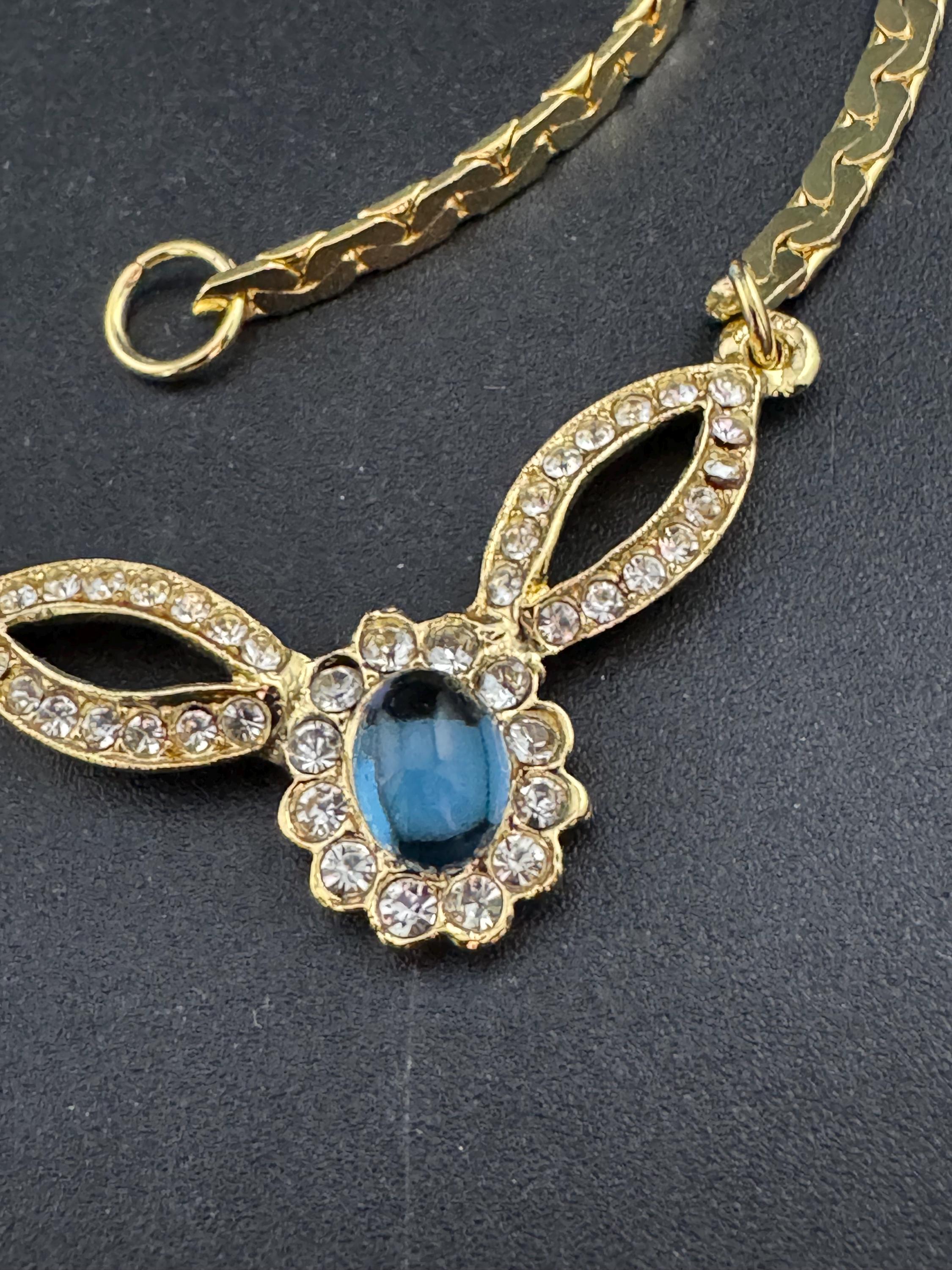 Retro Sapphire Cabochon Gold Tone Necklace: Diamanté Glass