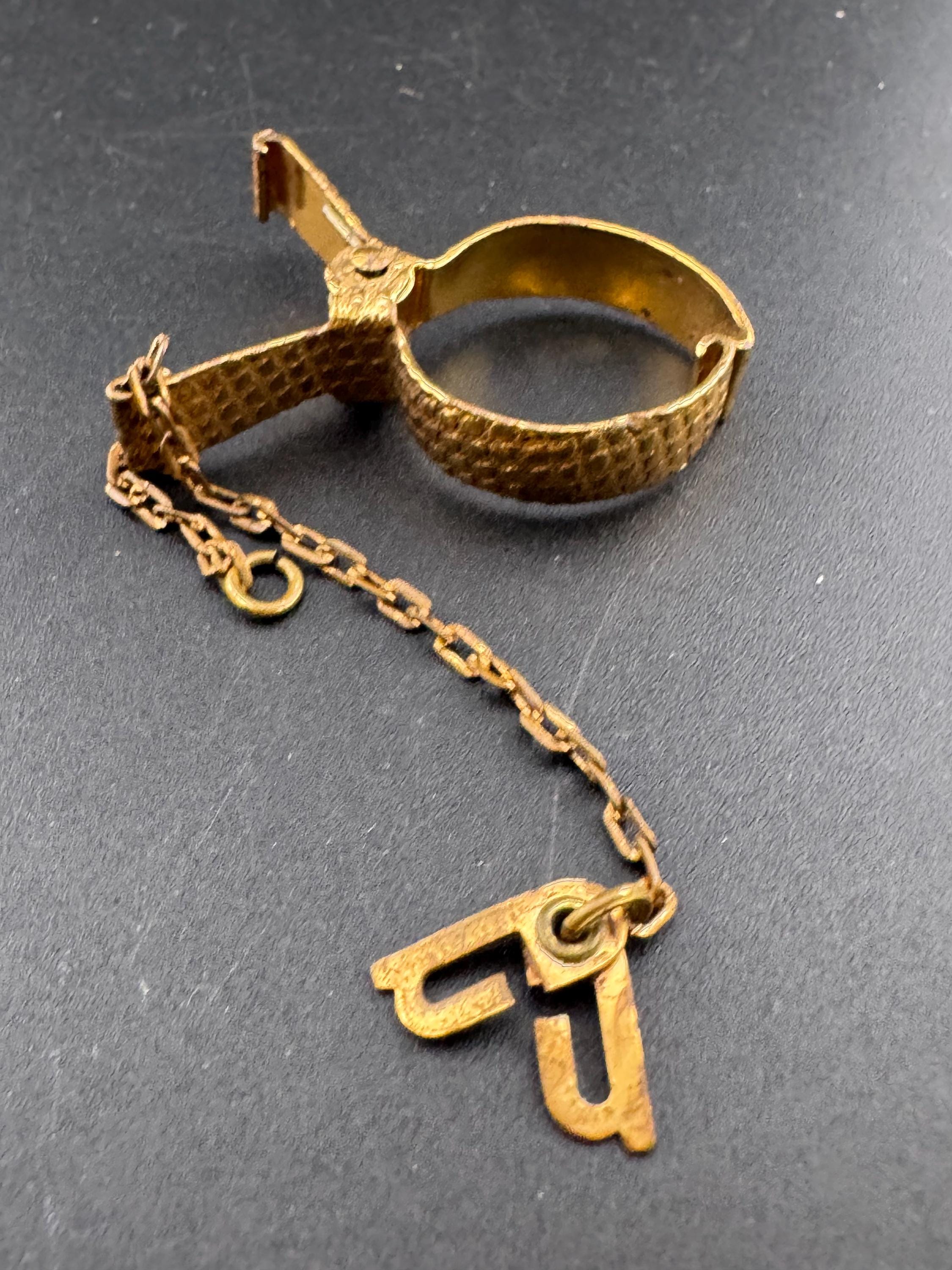 Vintage Gold Tone Glove Clip: Art Deco Handbag Accessory