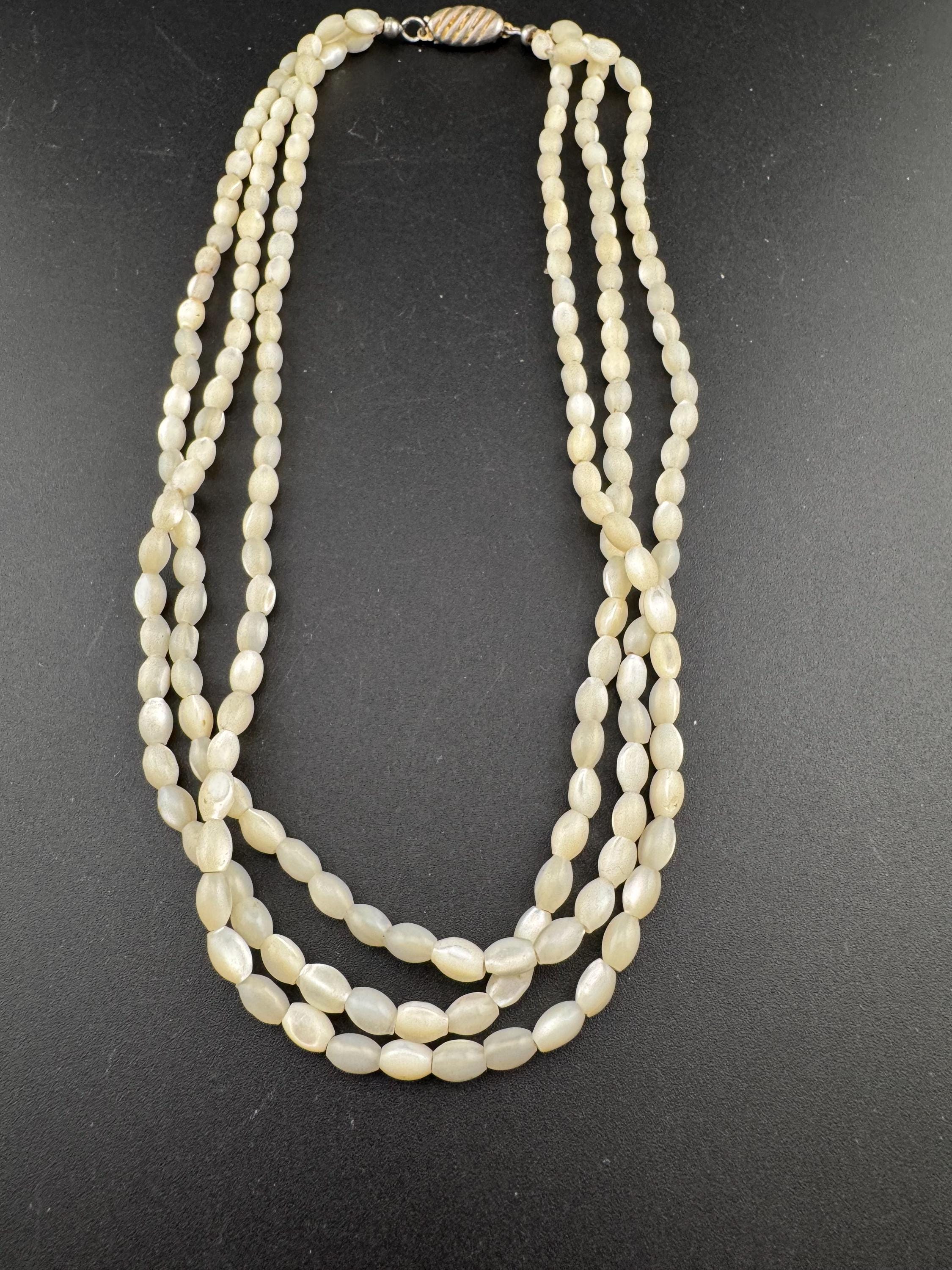 Vintage retro mother of pearl MOP Natural shell beaded necklace choker 44cm summer nautical boho festival style