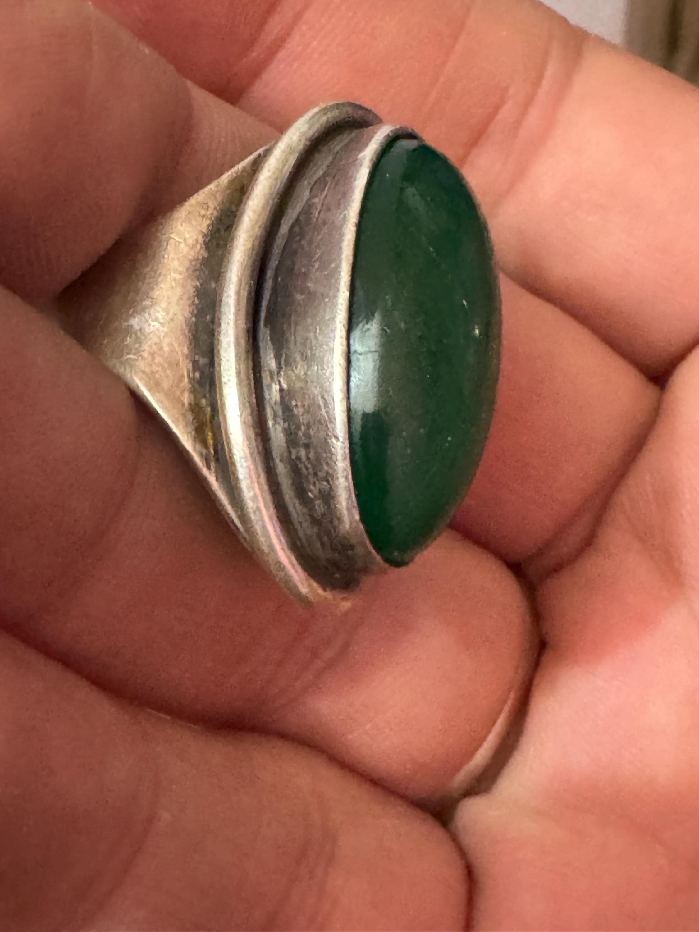 Uk Size K.5 modernist 925 Sterling silver ring with green oval gemstone,
