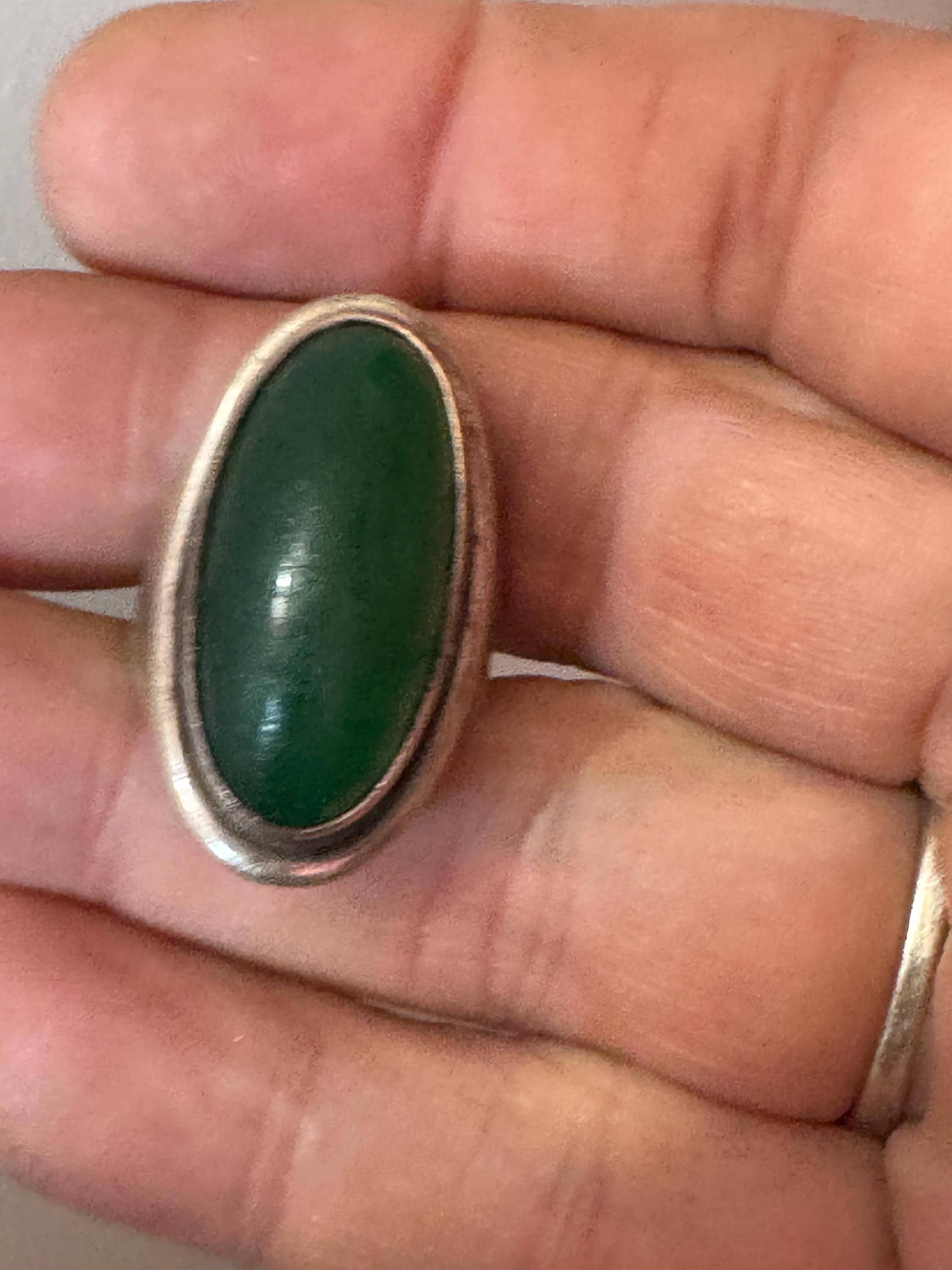 Uk Size K.5 modernist 925 Sterling silver ring with green oval gemstone,