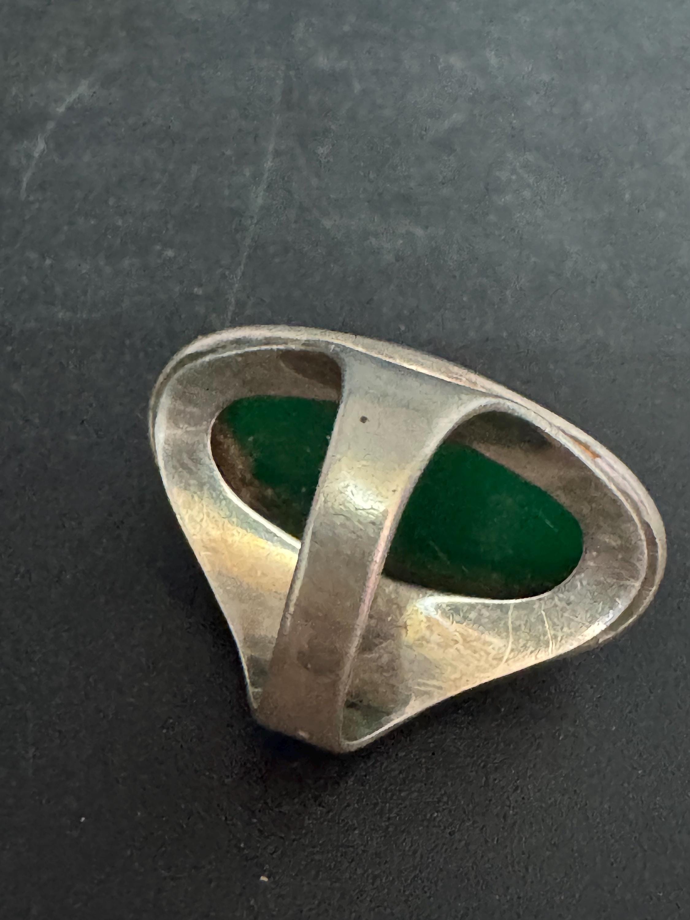 Uk Size K.5 modernist 925 Sterling silver ring with green oval gemstone,